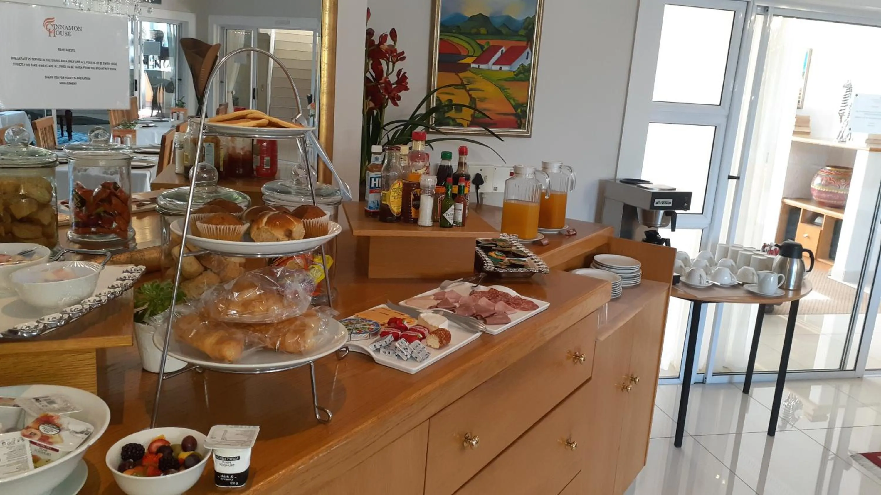 Breakfast in Cinnamon House Bed & Breakfast