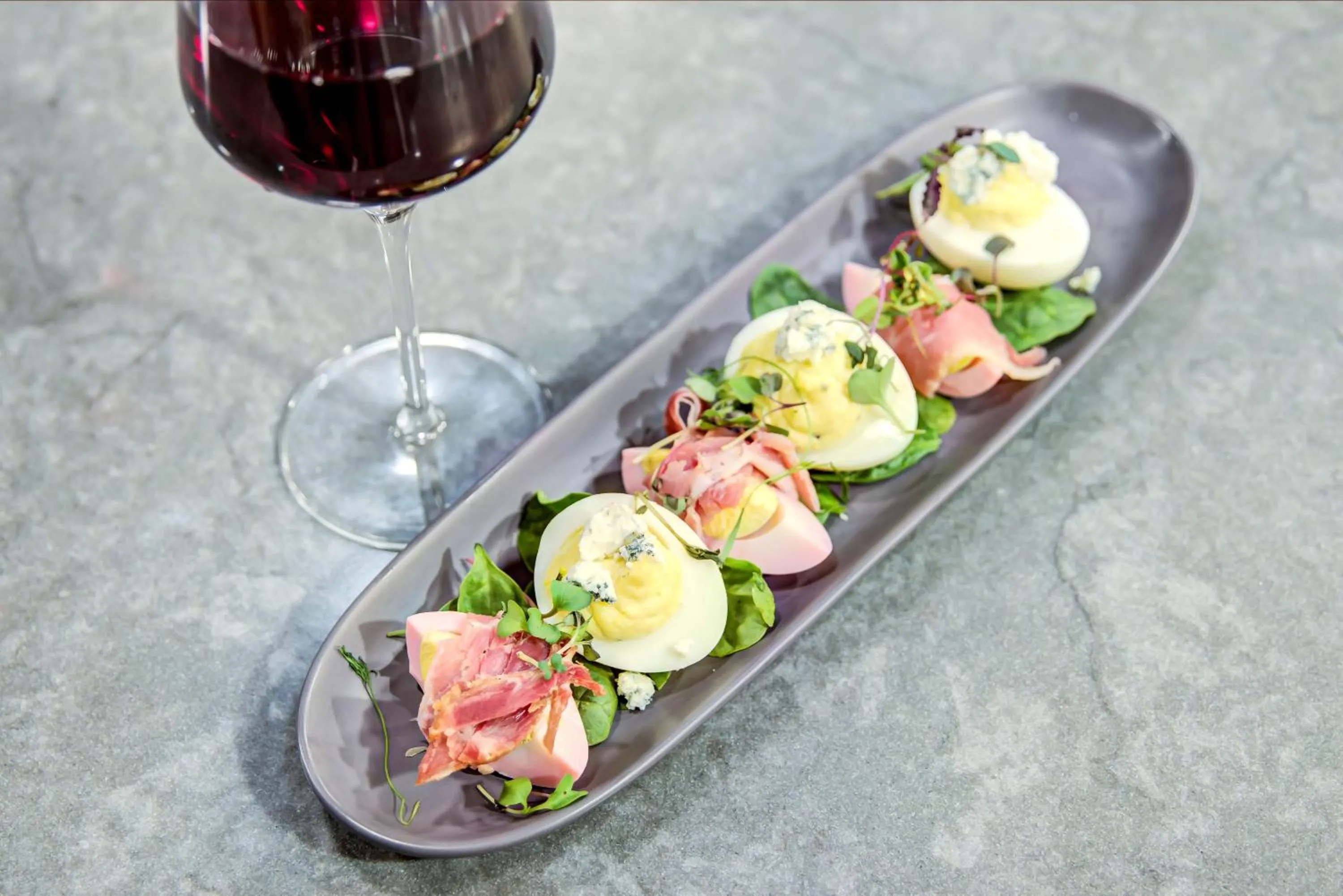 Lounge or bar in Doubletree by Hilton Harrisonburg