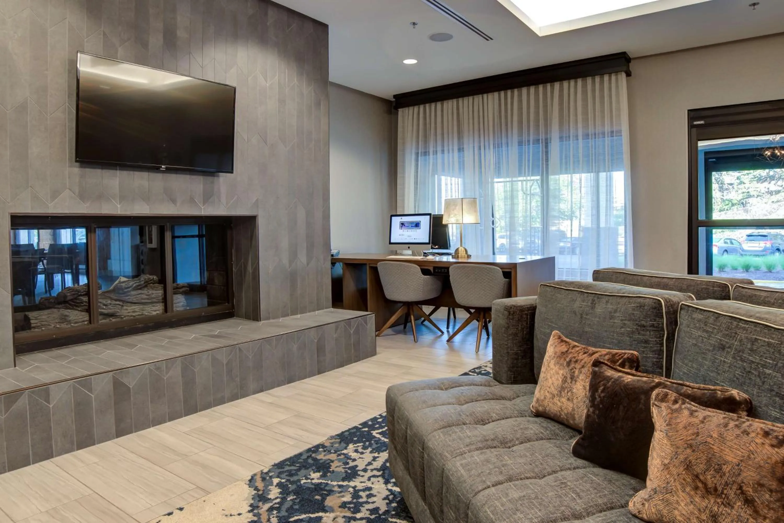 Lobby or reception in Doubletree by Hilton Harrisonburg