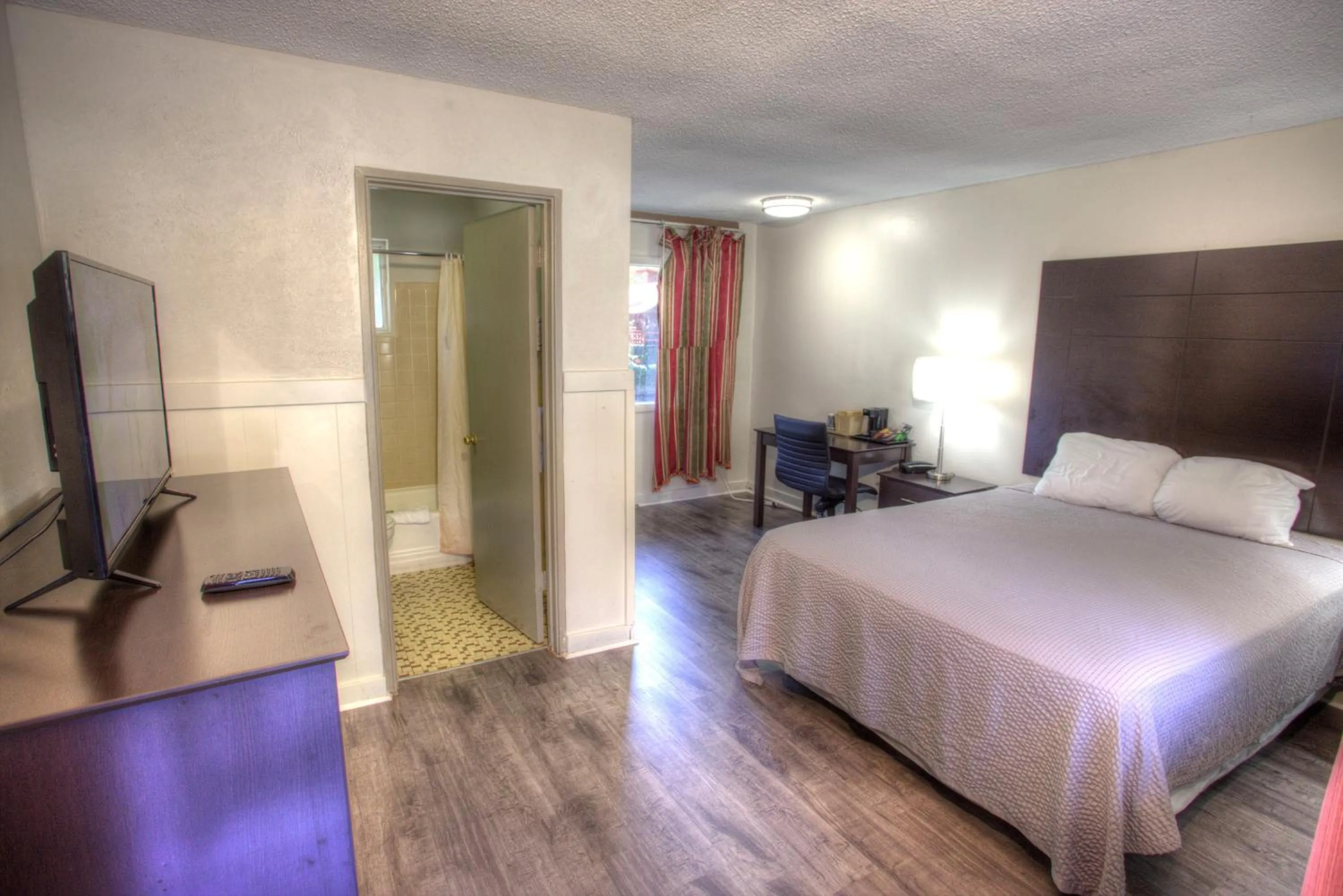 King Room - Non-Smoking in Hofbrau Riverfront Hotel