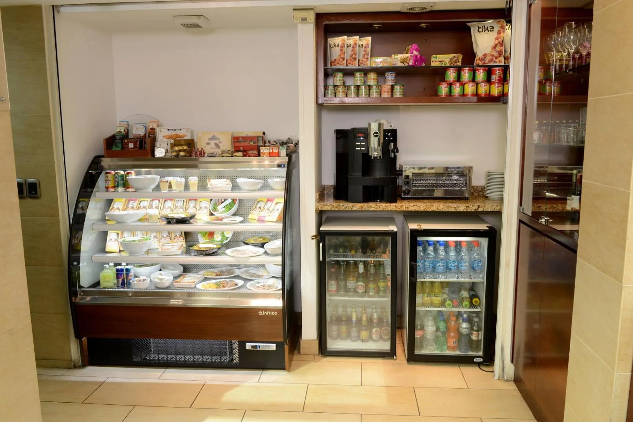 Restaurant/places to eat in Holiday Inn Express Santiago Las Condes by IHG