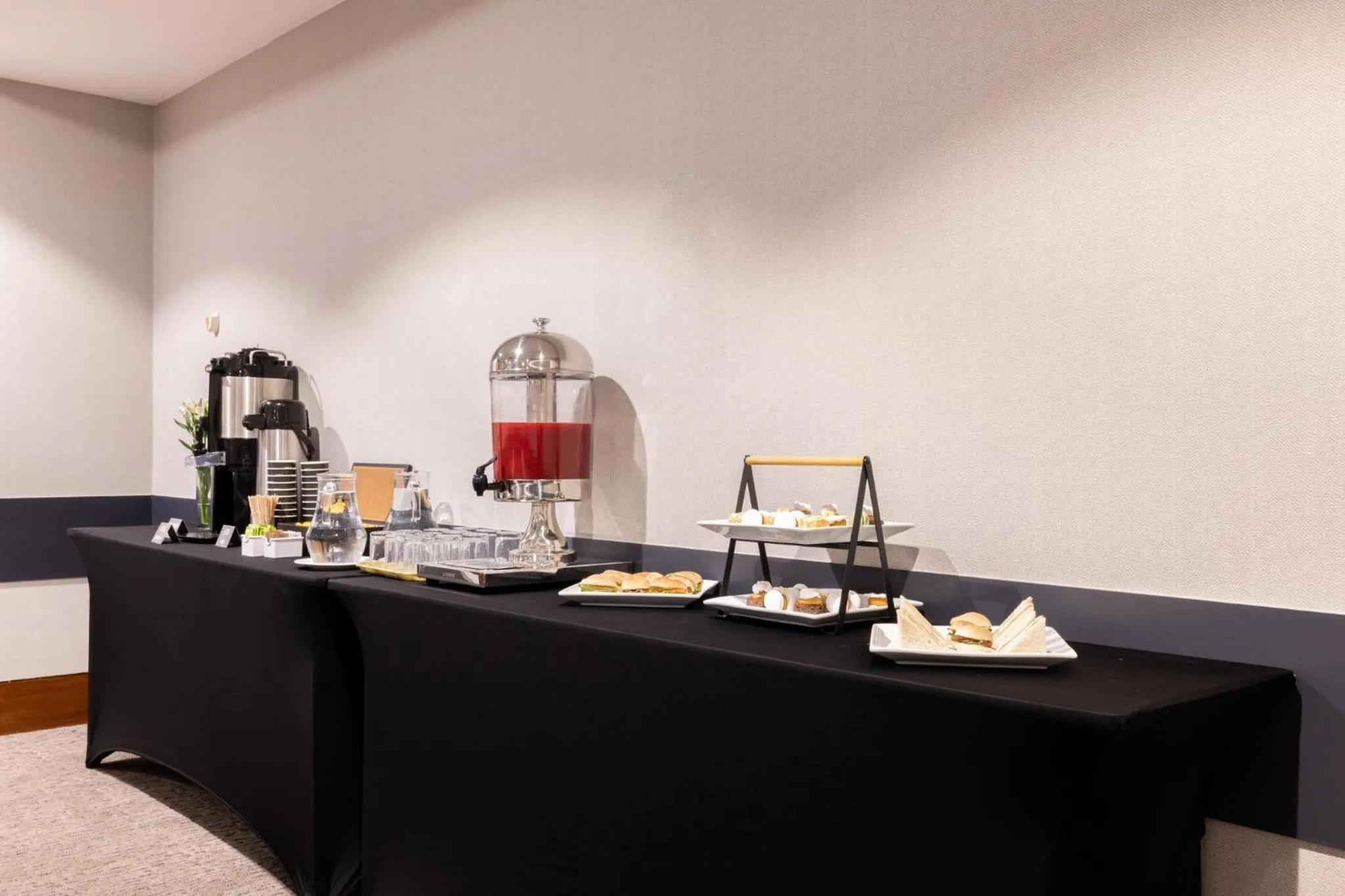 Meeting/conference room in Holiday Inn Express Santiago Las Condes by IHG