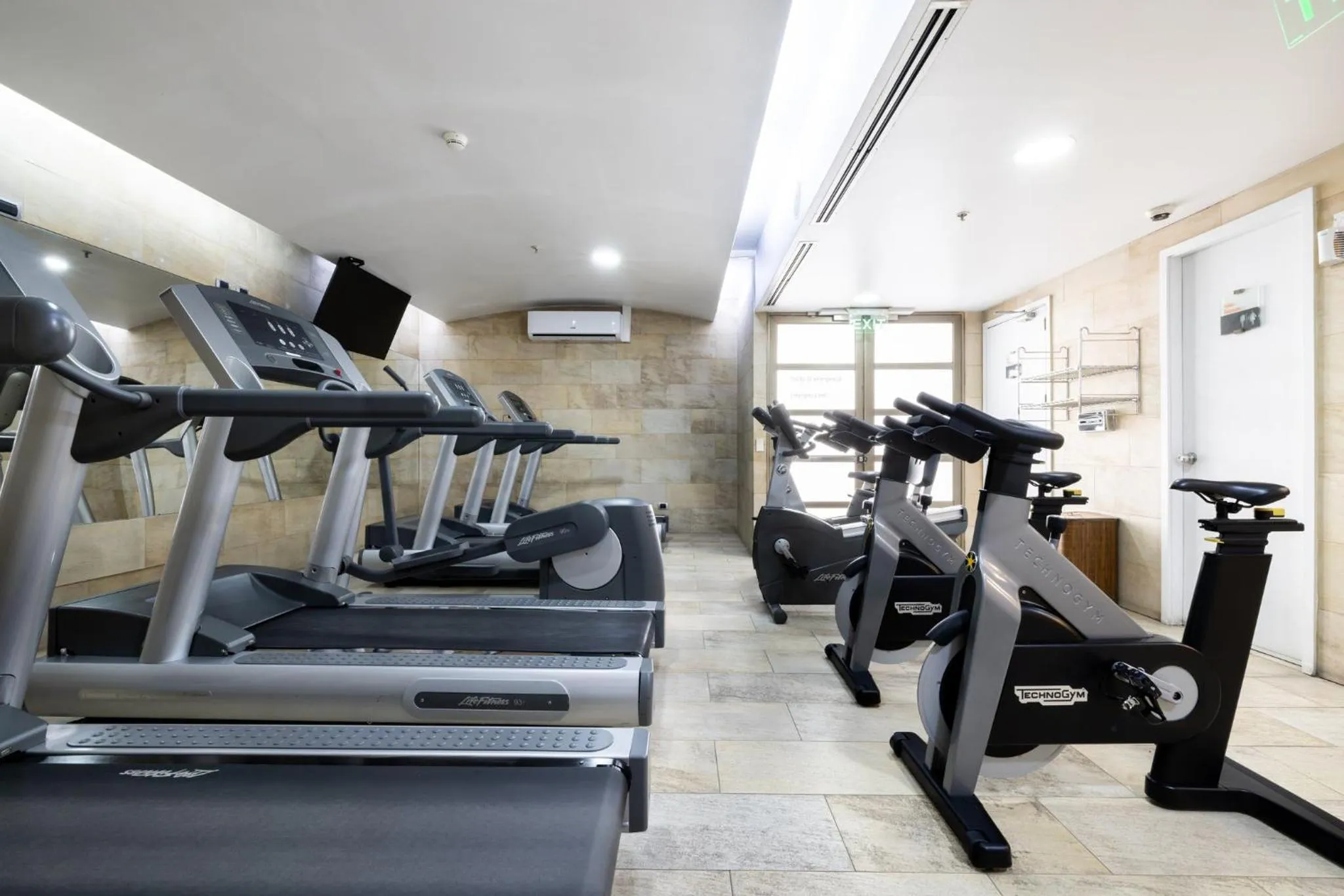 Fitness centre/facilities in Holiday Inn Express Santiago Las Condes by IHG