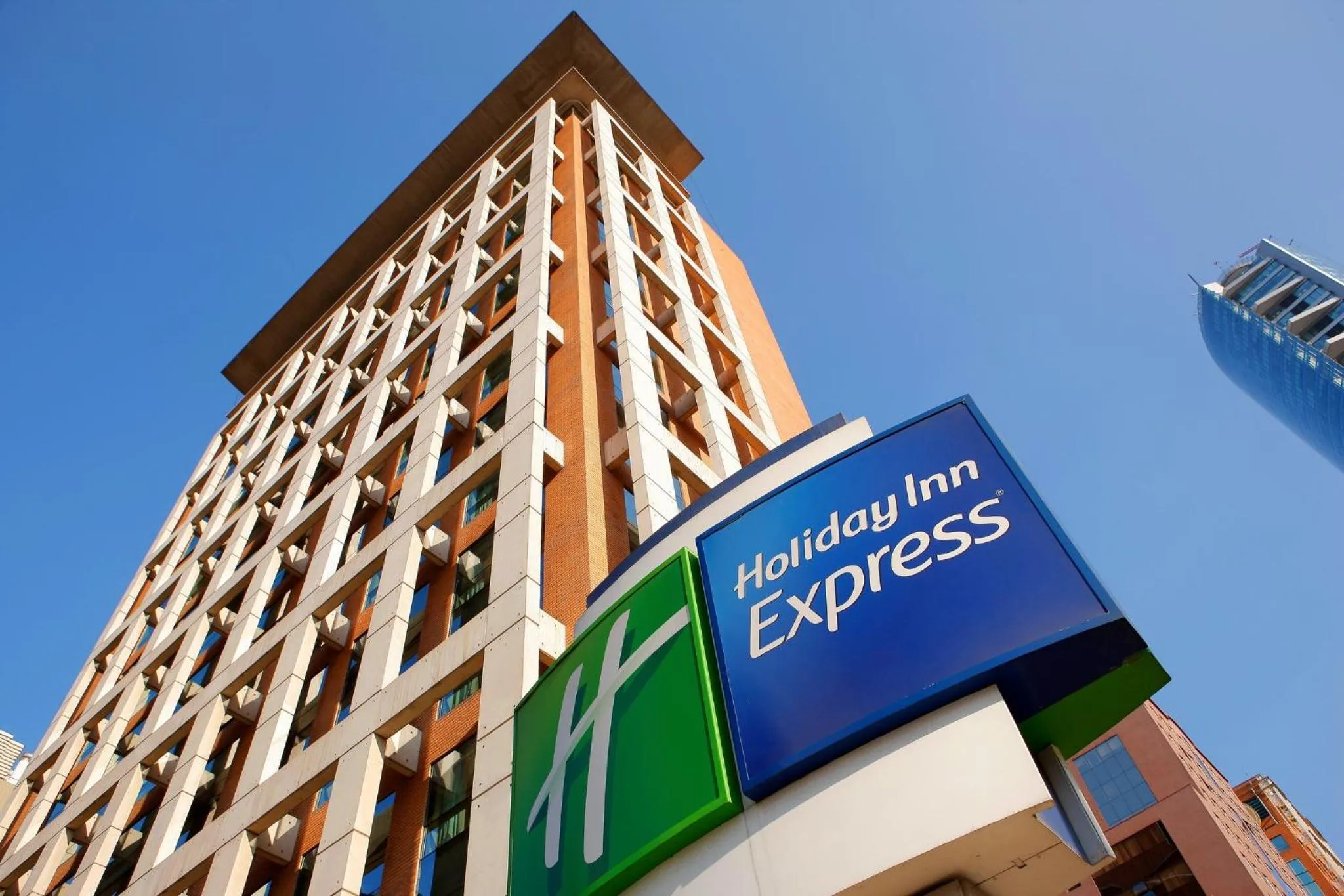 Property building in Holiday Inn Express Santiago Las Condes by IHG