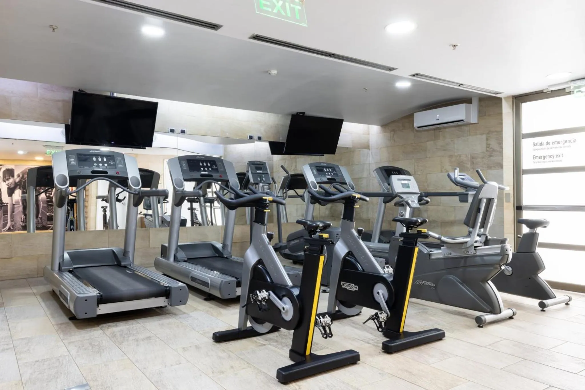 Fitness centre/facilities in Holiday Inn Express Santiago Las Condes by IHG