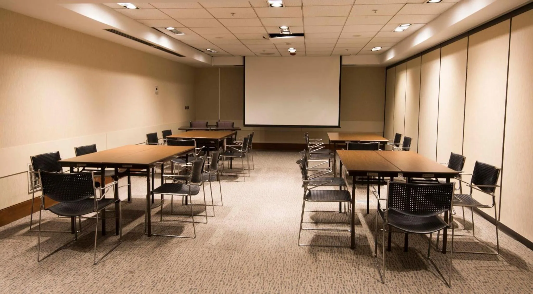 Meeting/conference room in Holiday Inn Express Santiago Las Condes by IHG