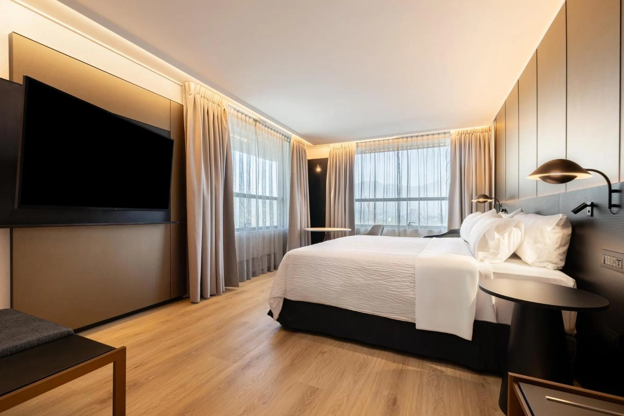 Photo of the whole room, Bed in Holiday Inn Express Santiago Las Condes by IHG