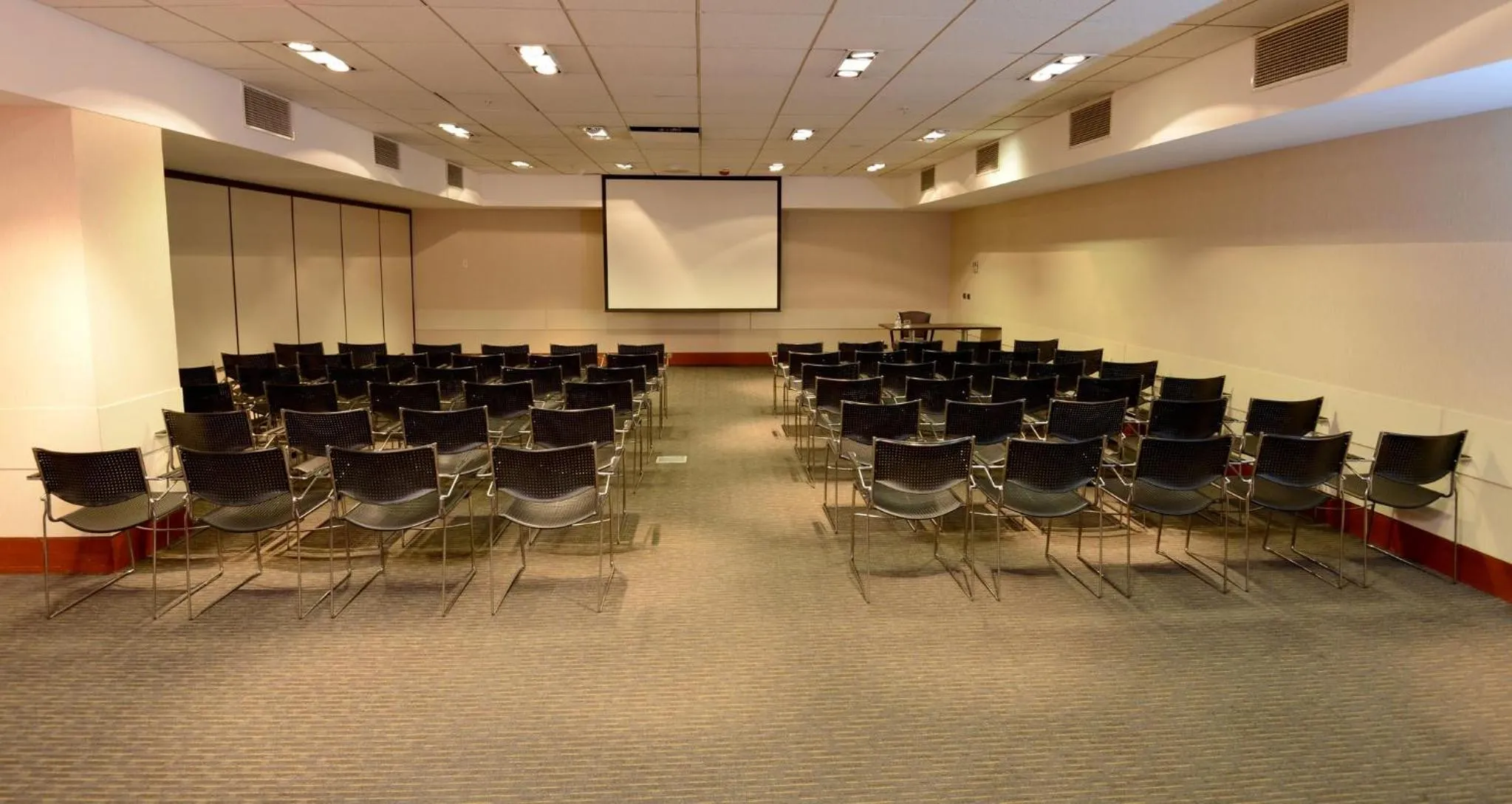 Meeting/conference room in Holiday Inn Express Santiago Las Condes by IHG