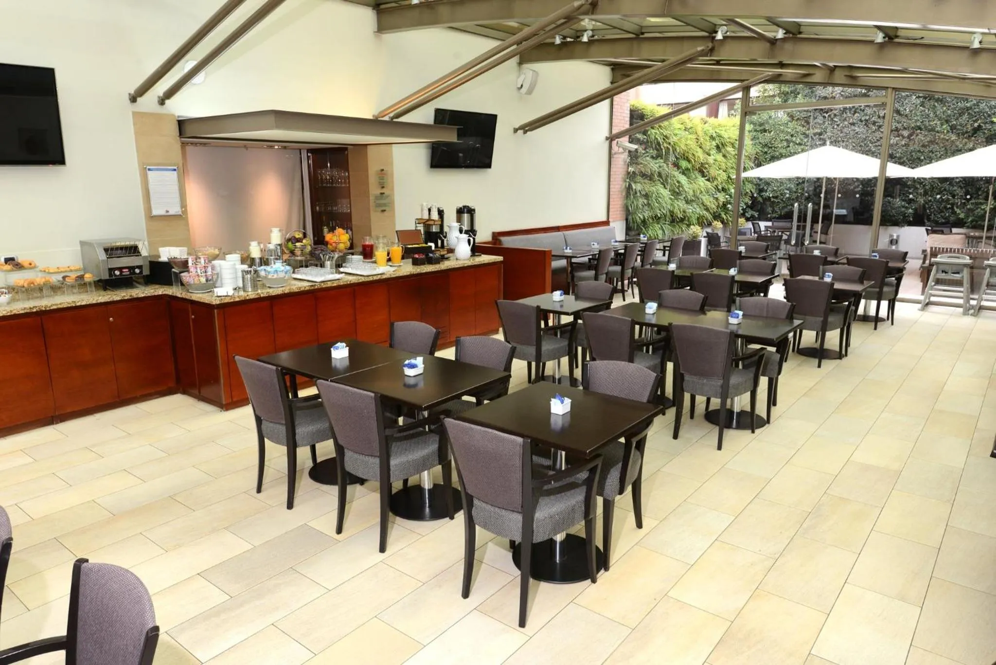 Breakfast in Holiday Inn Express Santiago Las Condes by IHG