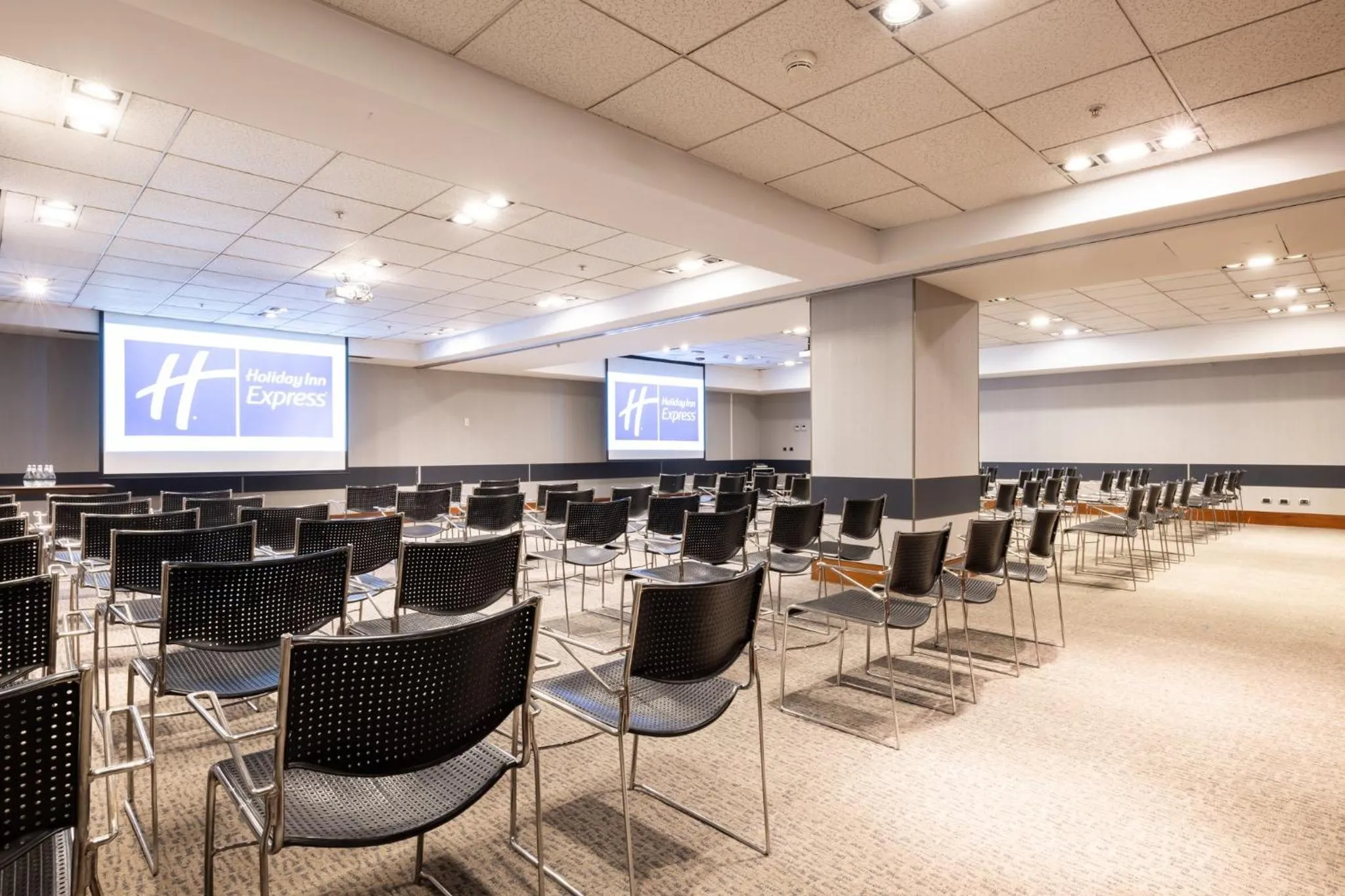 Meeting/conference room in Holiday Inn Express Santiago Las Condes by IHG