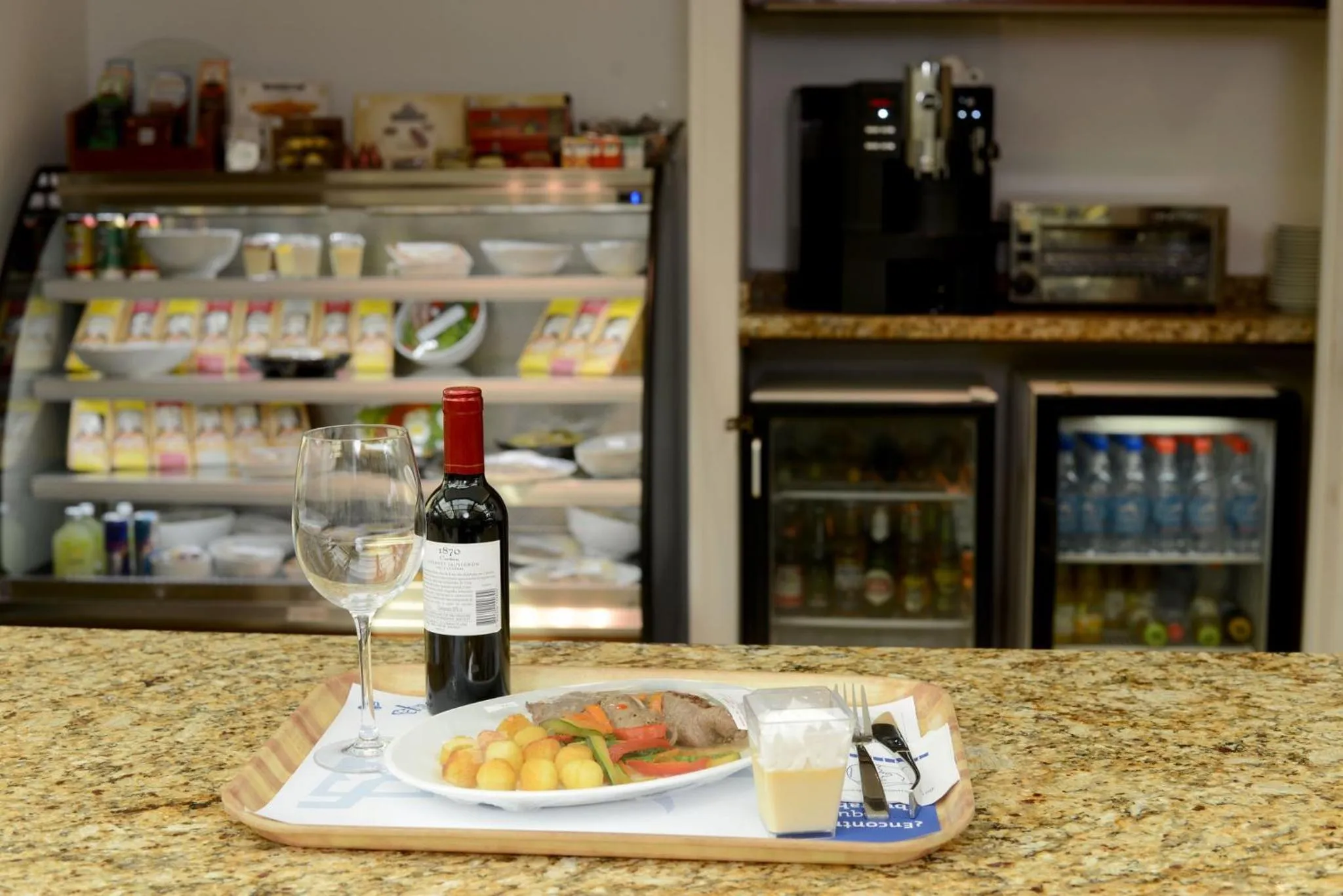 Restaurant/places to eat in Holiday Inn Express Santiago Las Condes by IHG