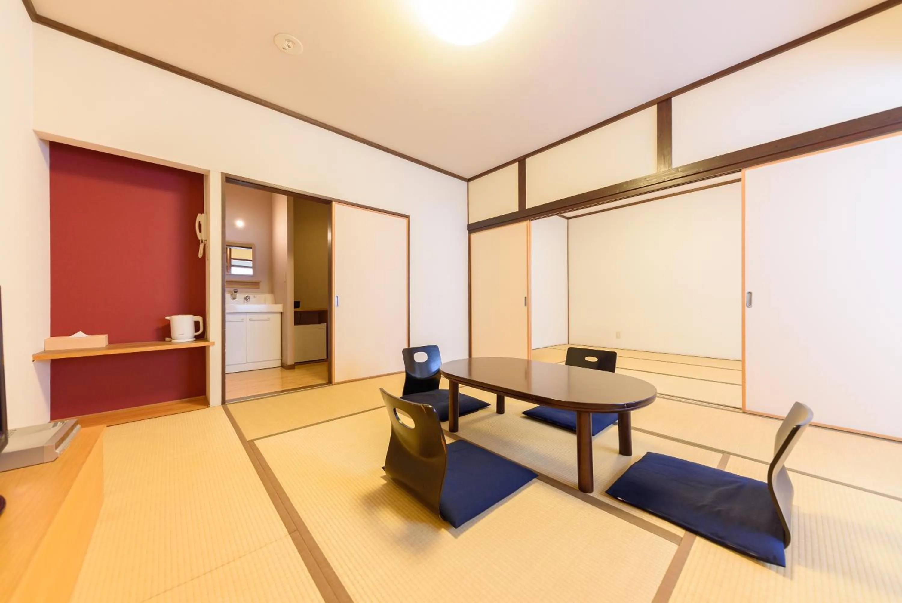 Photo of the whole room in Yufuin Iyotomi