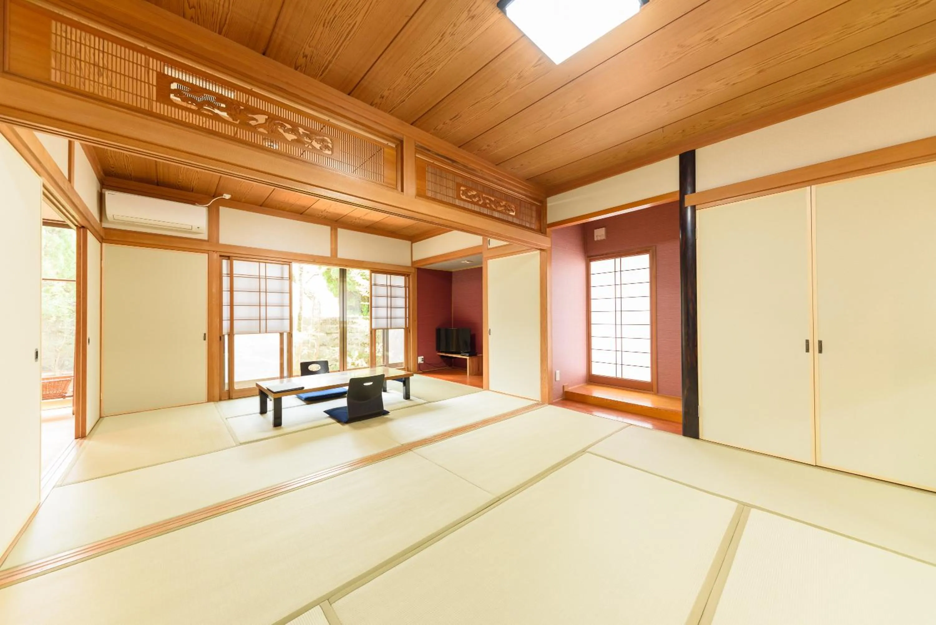 Photo of the whole room in Yufuin Iyotomi