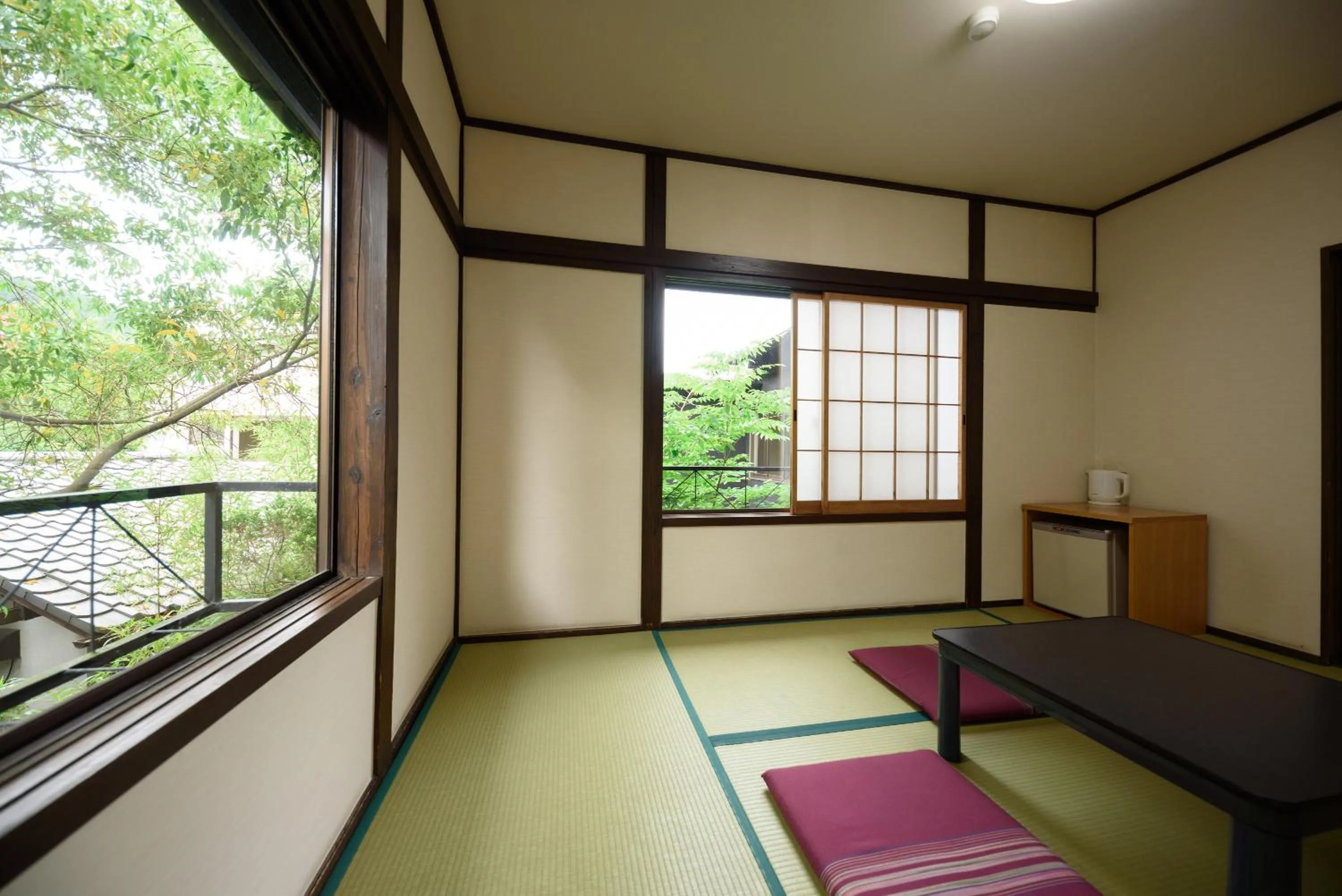 Photo of the whole room in Yufuin Iyotomi