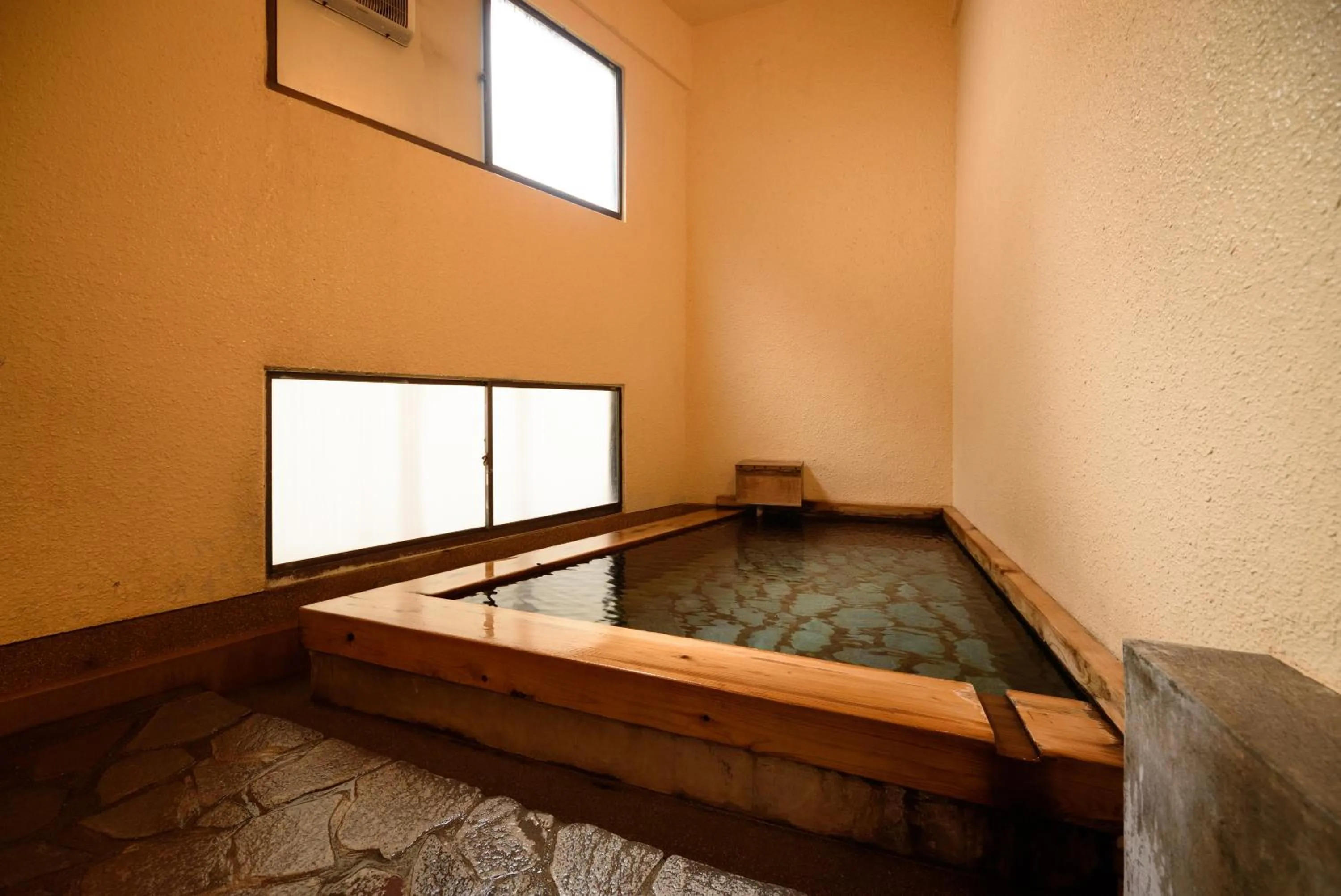 Hot Spring Bath in Yufuin Iyotomi
