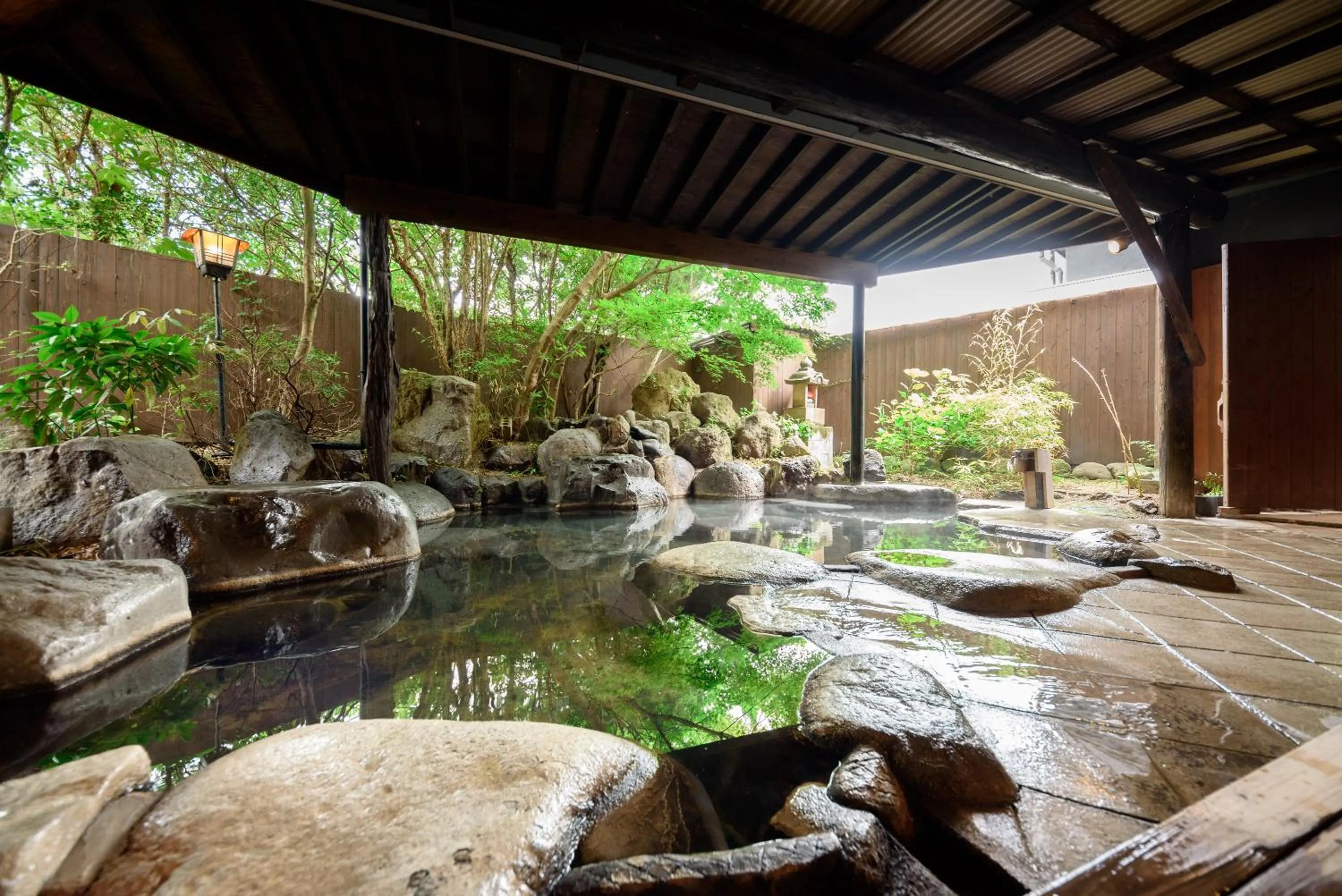 Hot Spring Bath in Yufuin Iyotomi