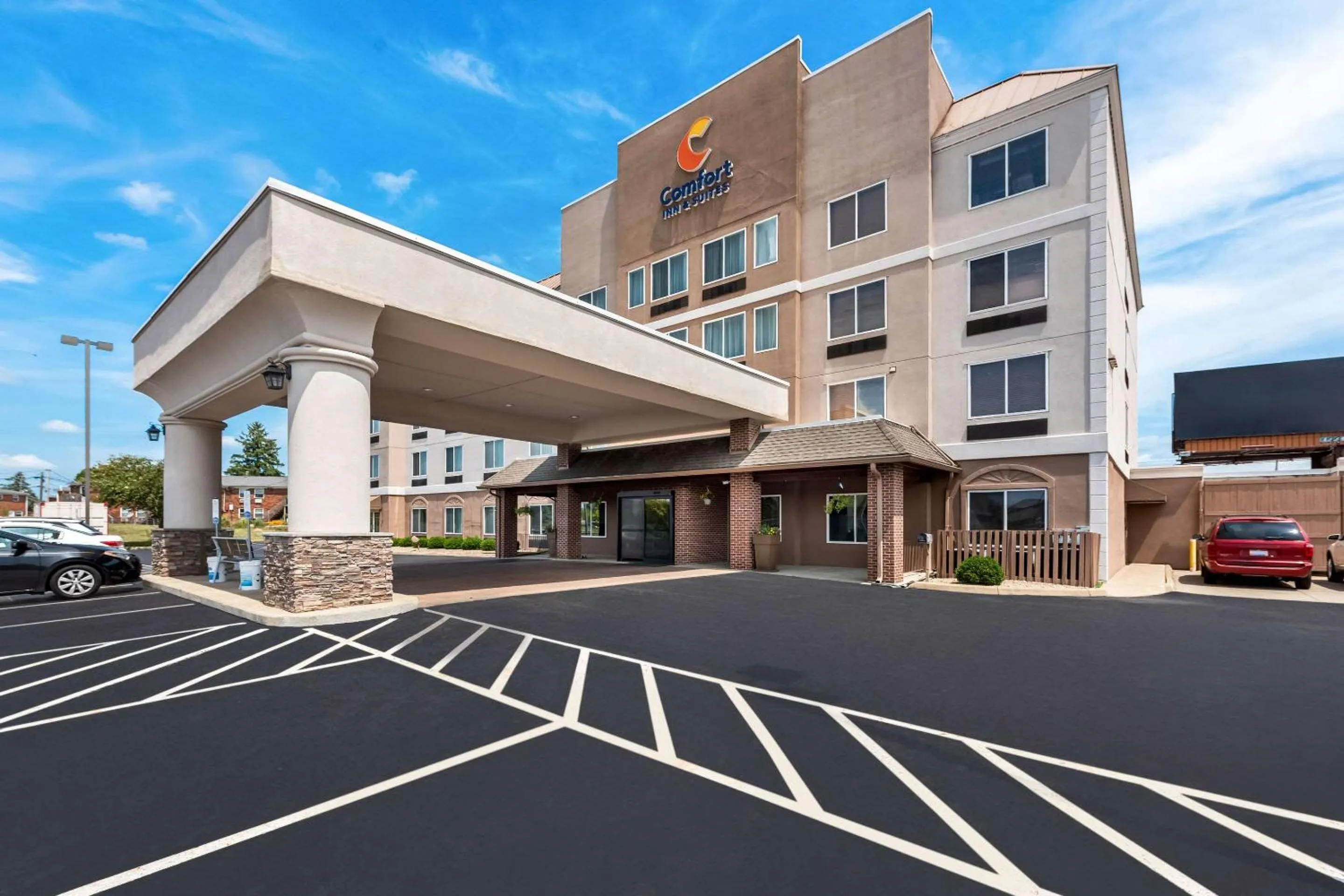 Property building in Comfort Inn & Suites Heath - Newark South