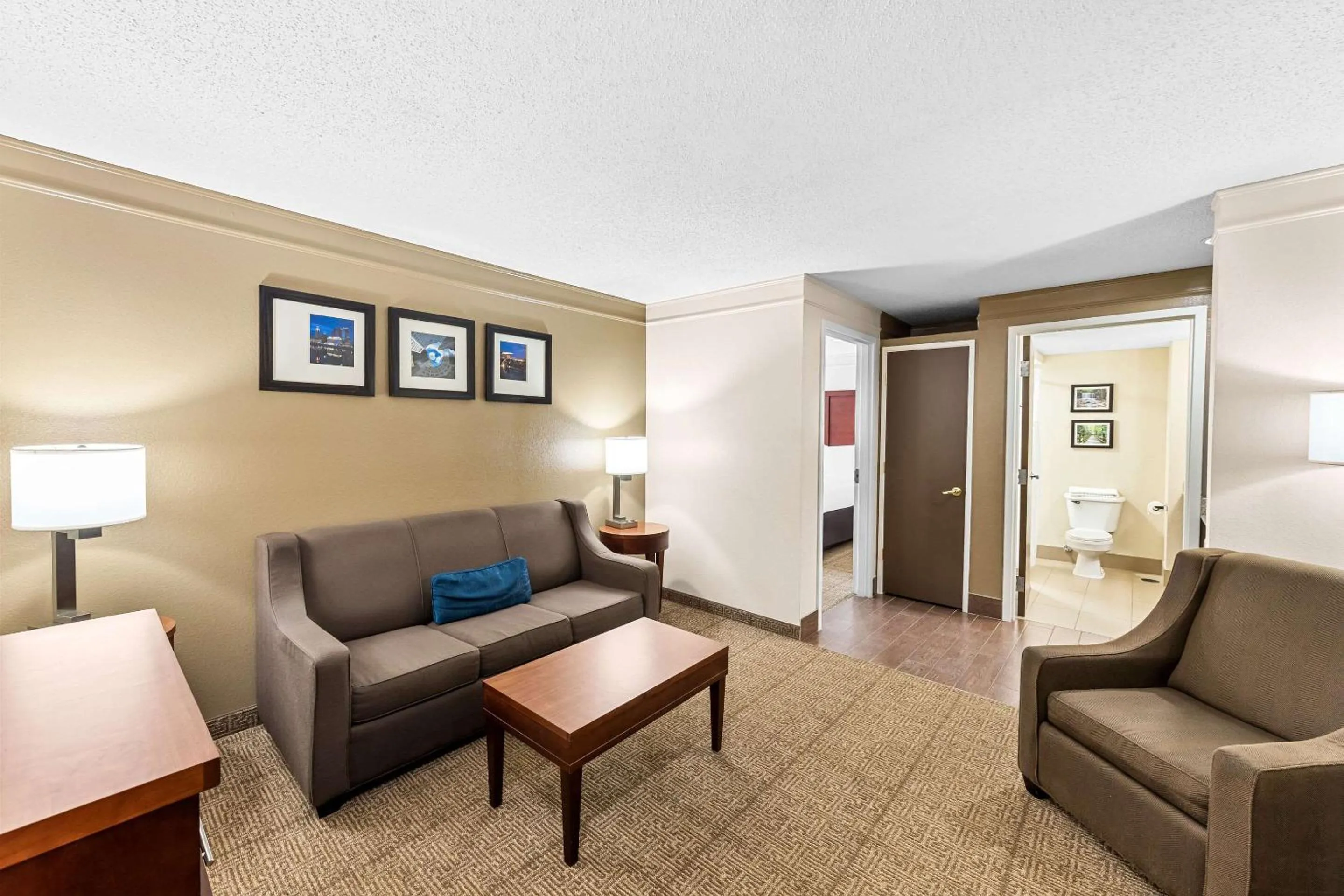 Bedroom in Comfort Inn & Suites Heath - Newark South