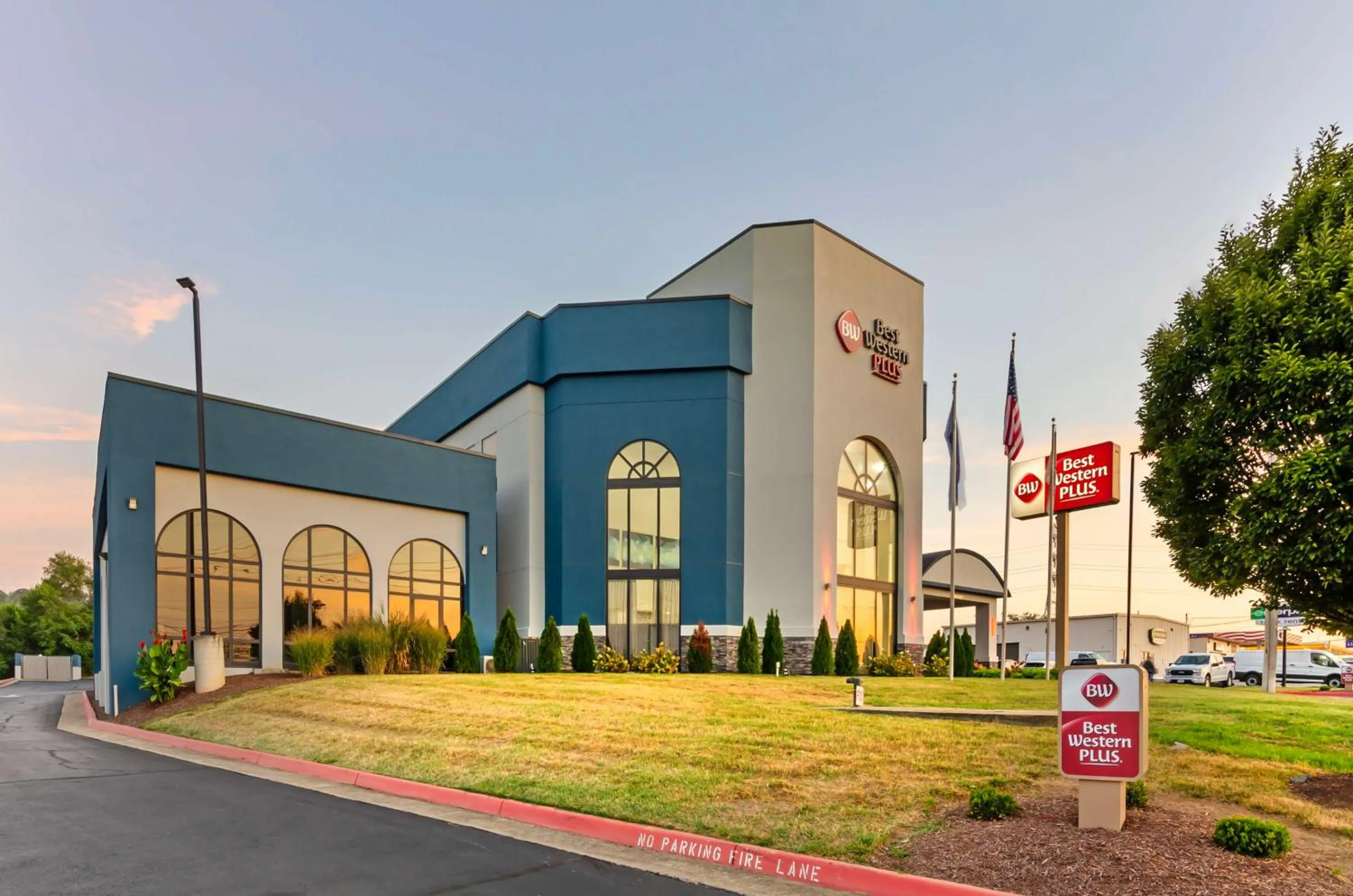 Property building in Best Western Plus Harrisonburg