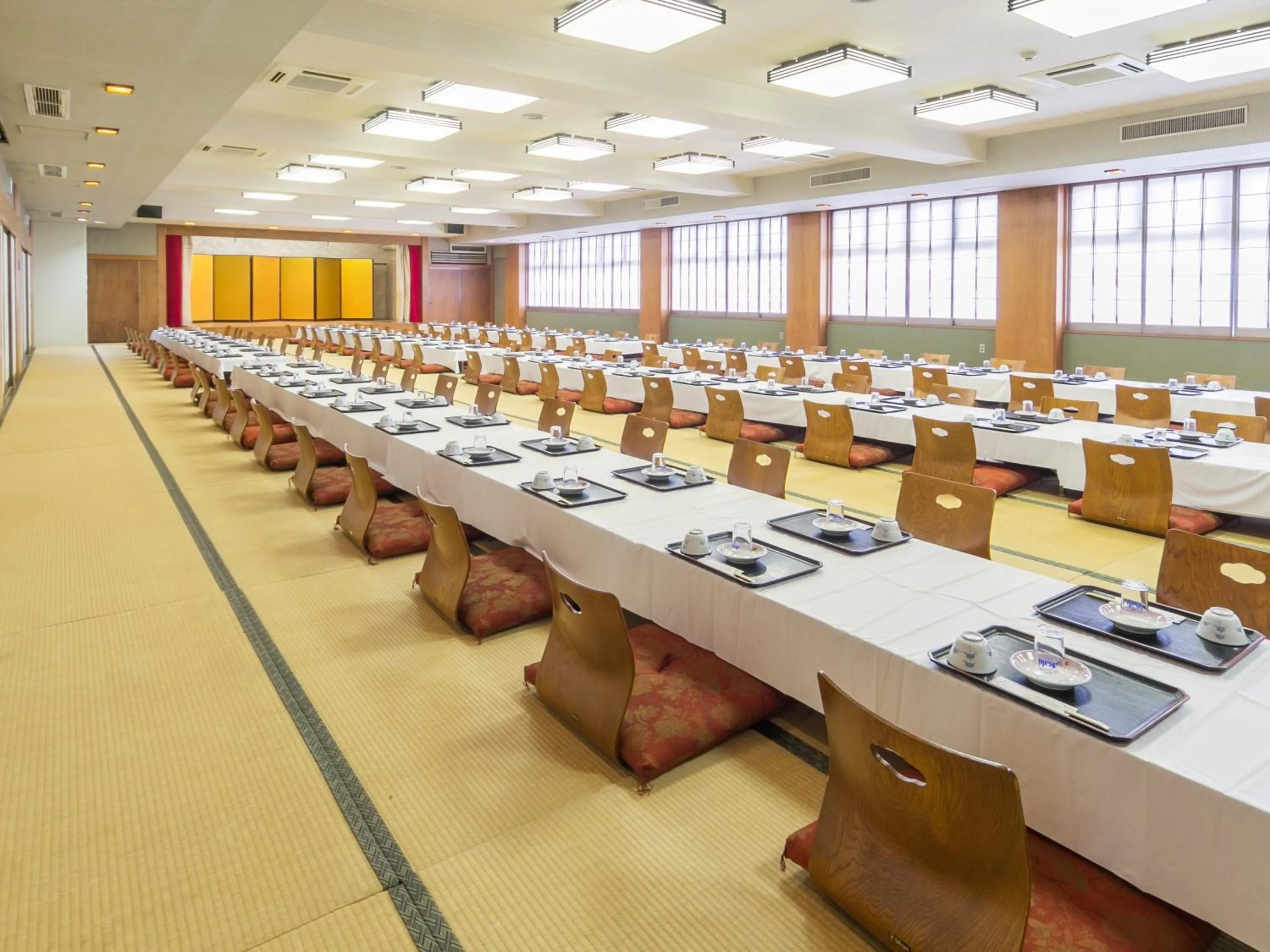 Restaurant/places to eat in Riverside Hotel Shoei