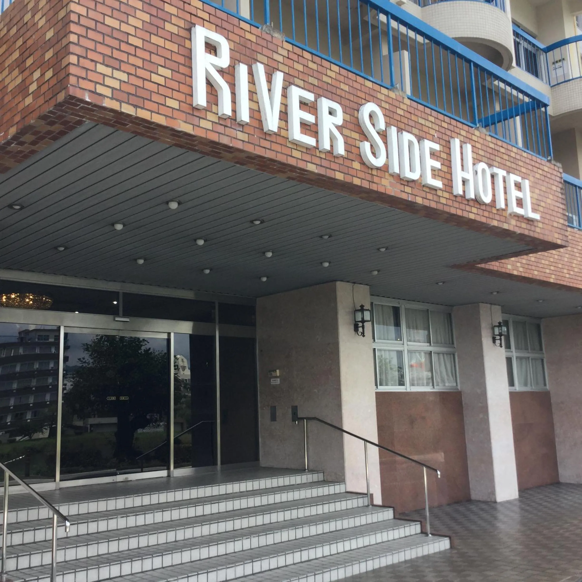 Facade/entrance in Riverside Hotel Shoei