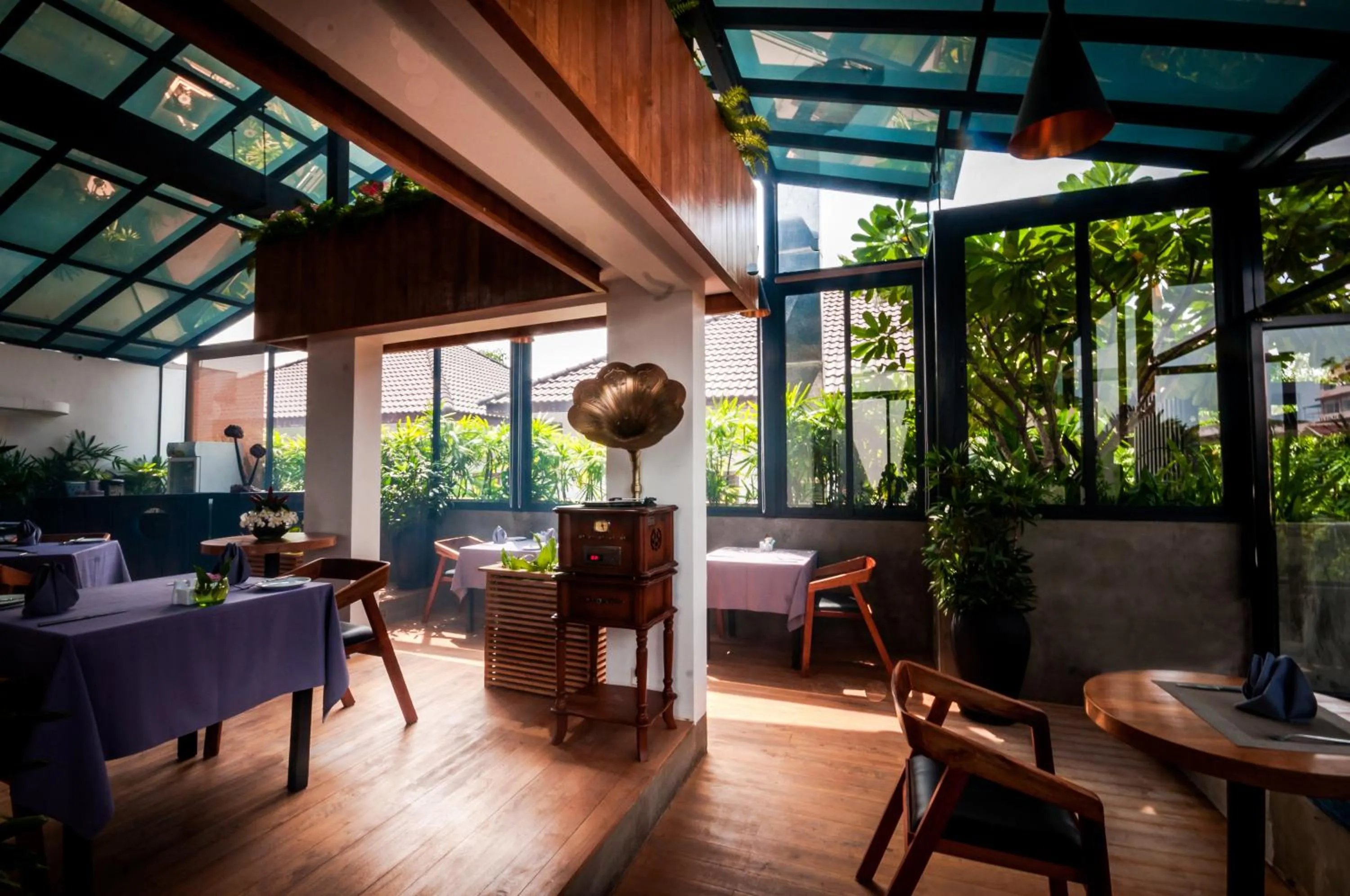 Restaurant/places to eat in The Privilege Boutique