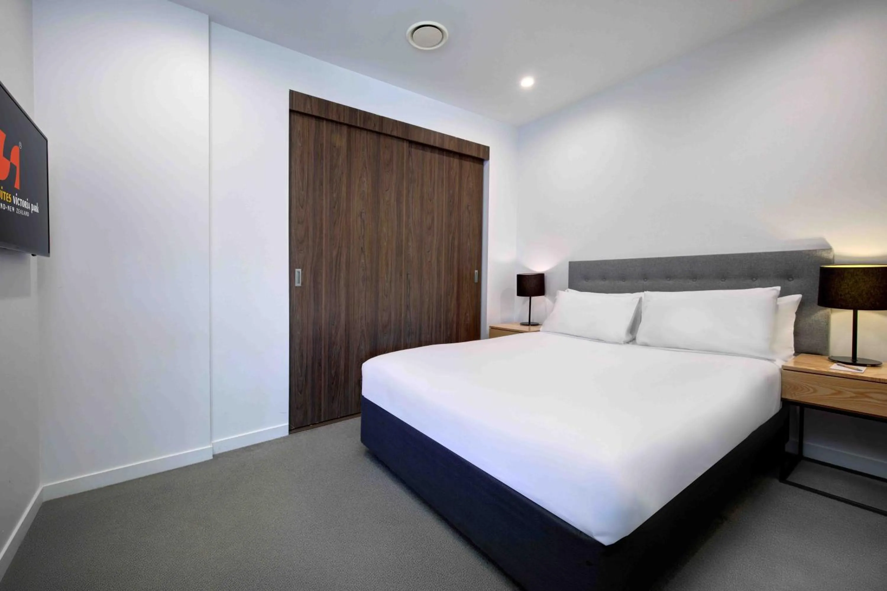 Bed in Swiss-Belsuites Victoria Park Auckland