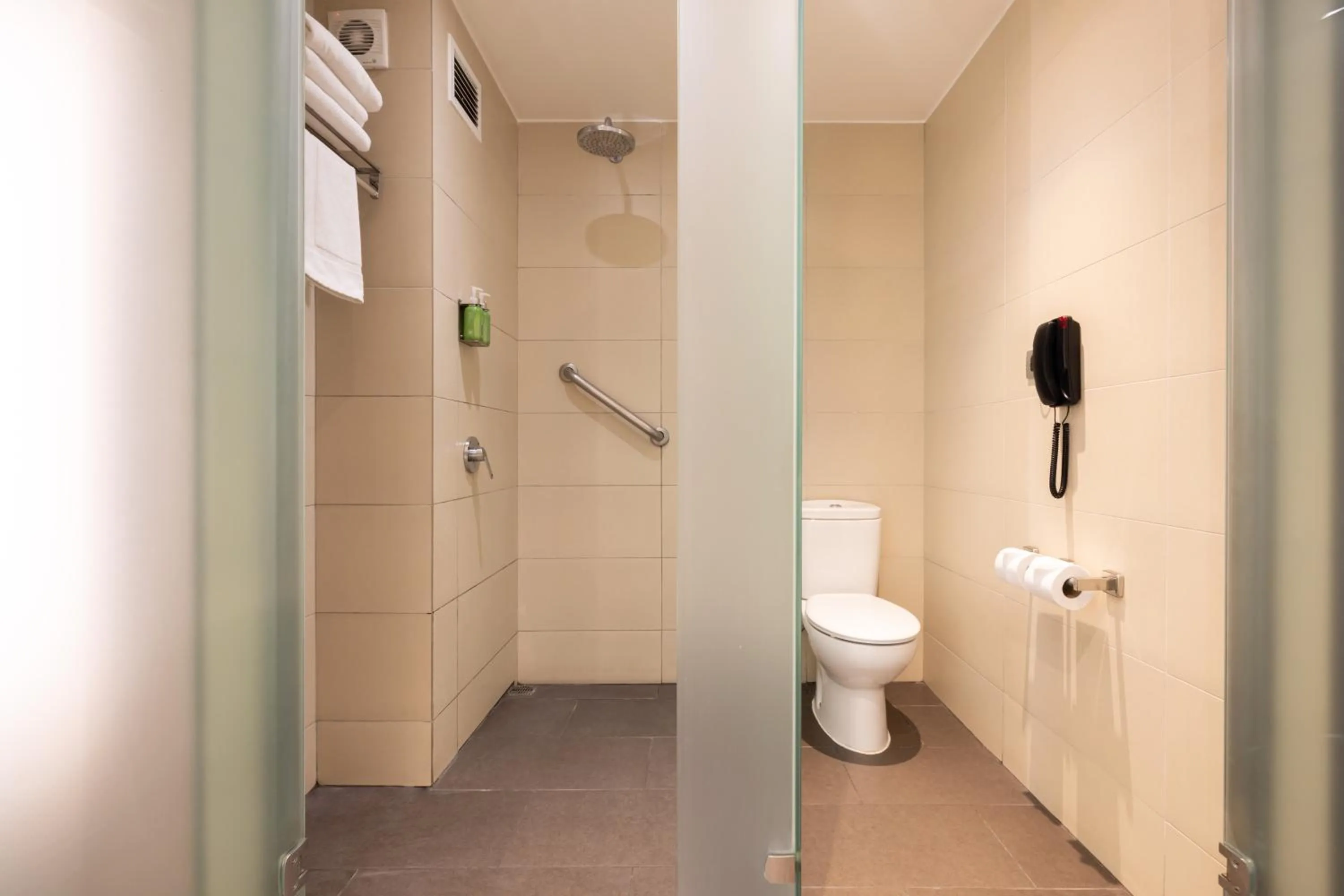 Holiday Inn Santiago - Airport Terminal by IHG