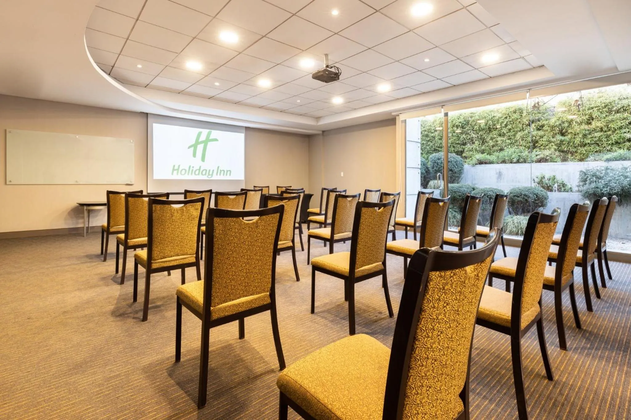 Meeting/conference room in Holiday Inn Santiago - Airport Terminal by IHG