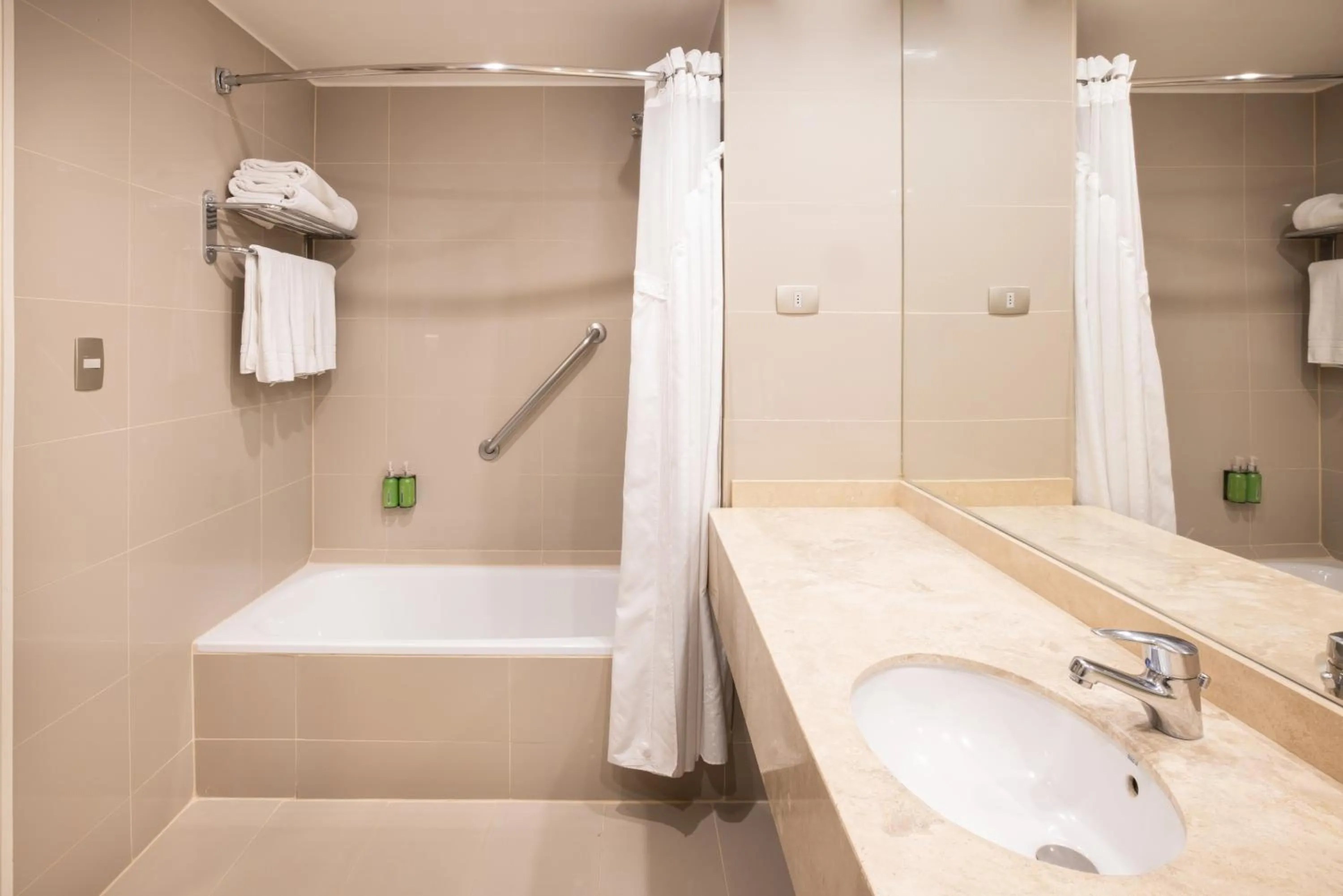 Holiday Inn Santiago - Airport Terminal by IHG