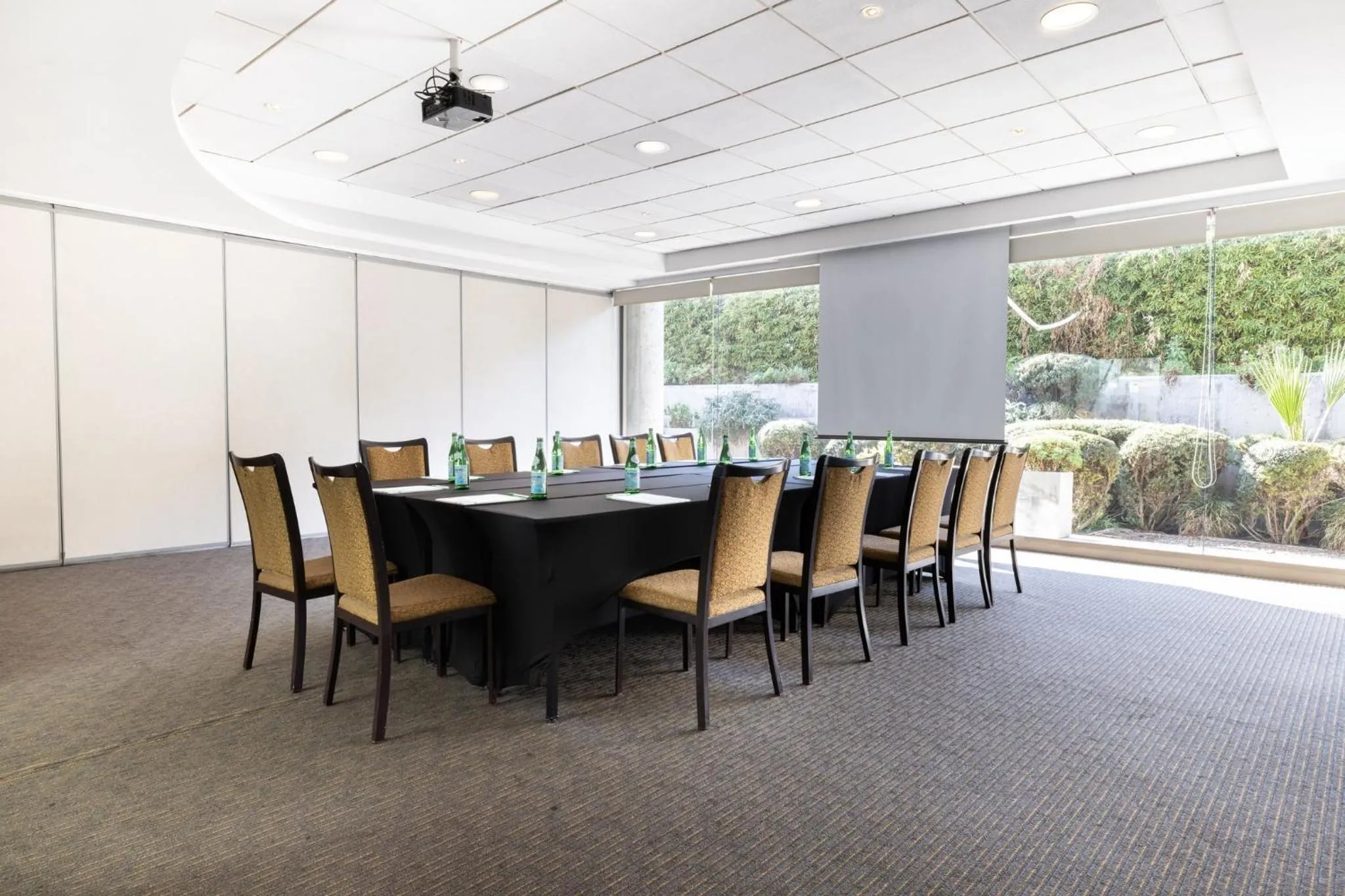 Meeting/conference room in Holiday Inn Santiago - Airport Terminal by IHG