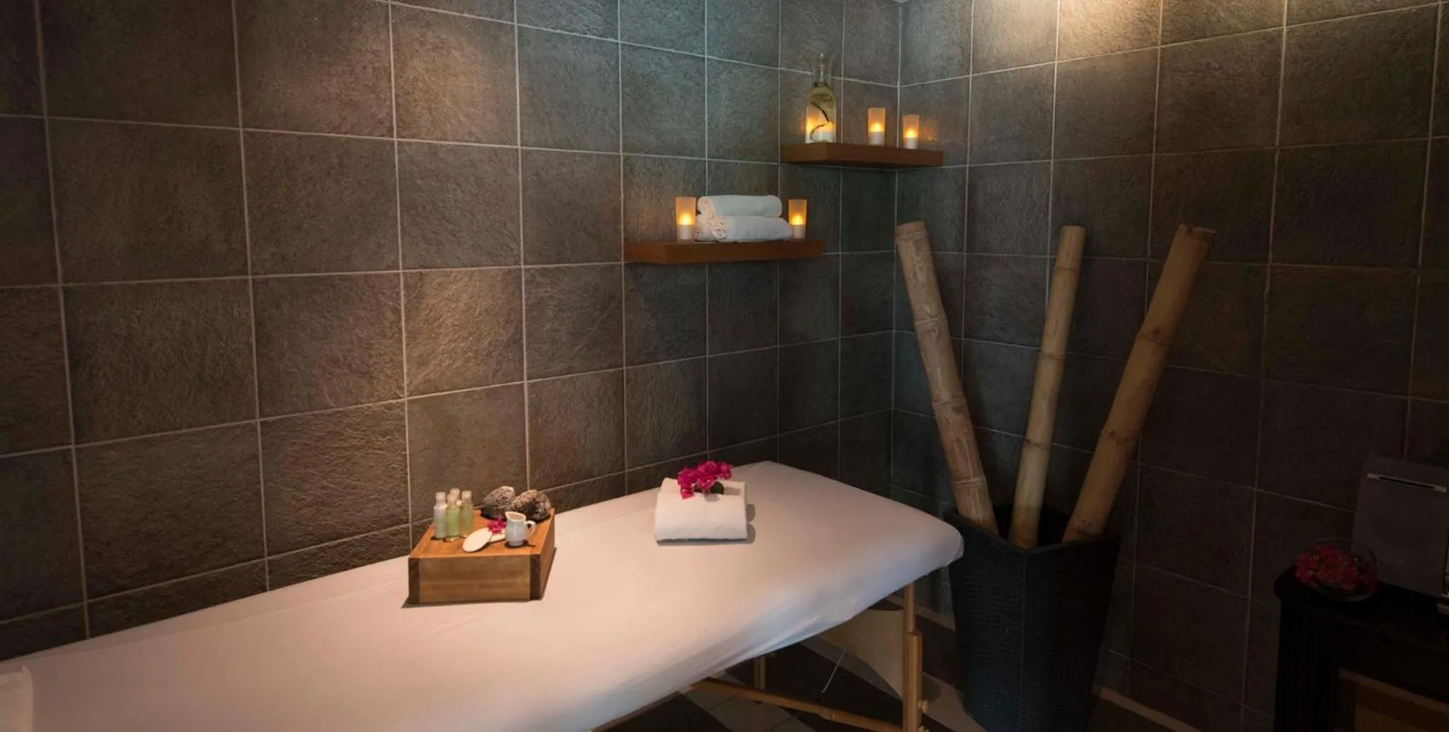 Spa and wellness centre/facilities in Holiday Inn Santiago - Airport Terminal by IHG