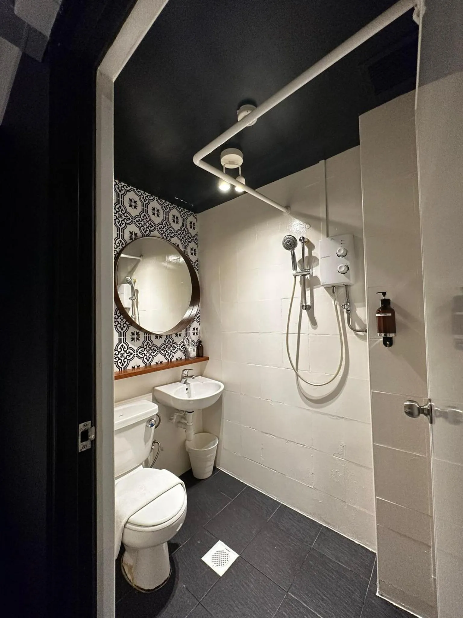 Bathroom in Check-Inn at Little India