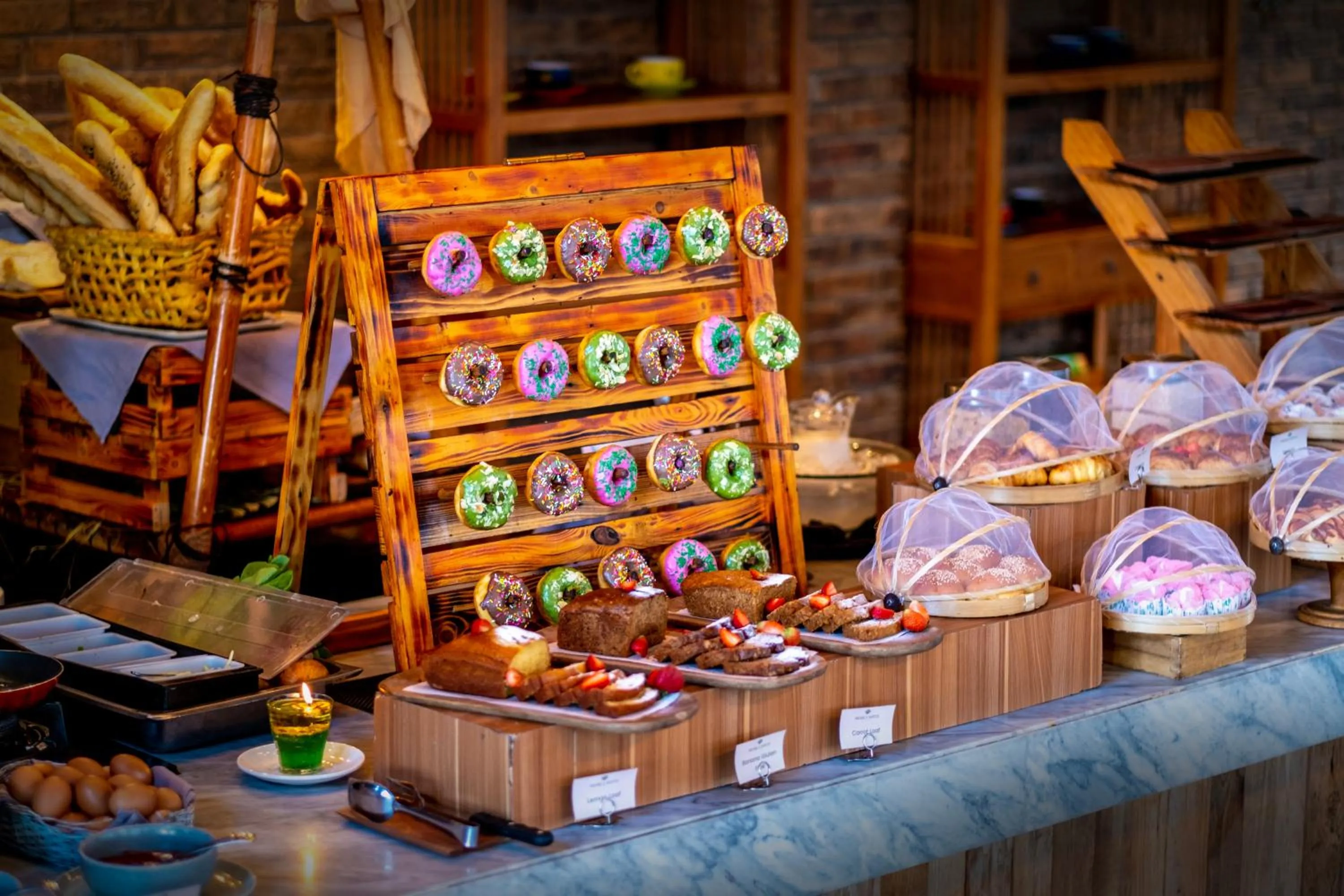 Restaurant/places to eat in Swarga Suites Bali Berawa, Marclan Collection