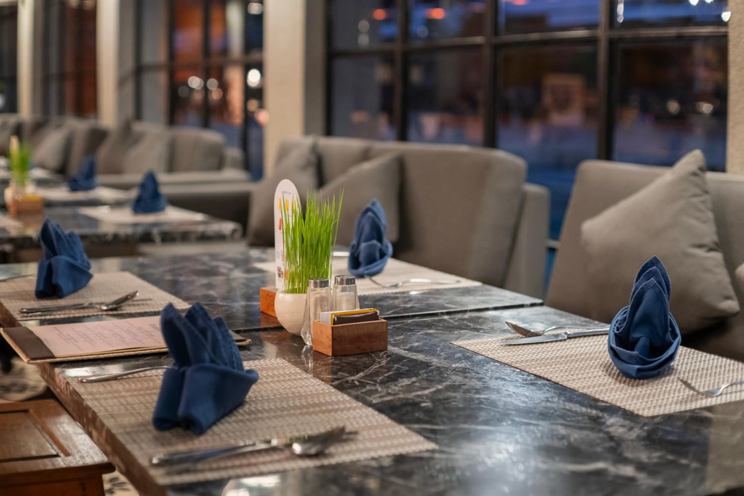 Restaurant/places to eat in Swarga Suites Bali Berawa, Marclan Collection