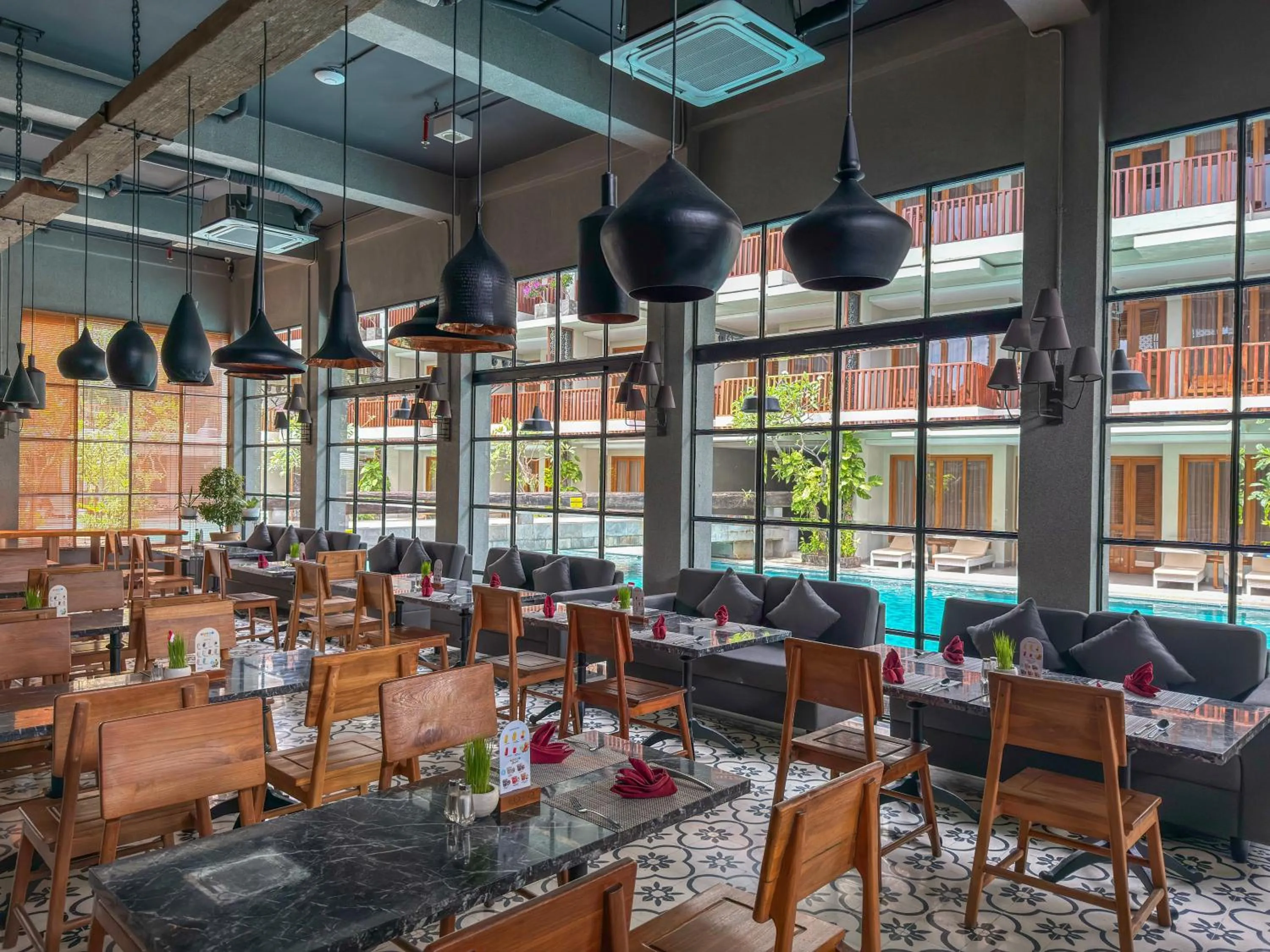 Restaurant/places to eat in Swarga Suites Bali Berawa, Marclan Collection