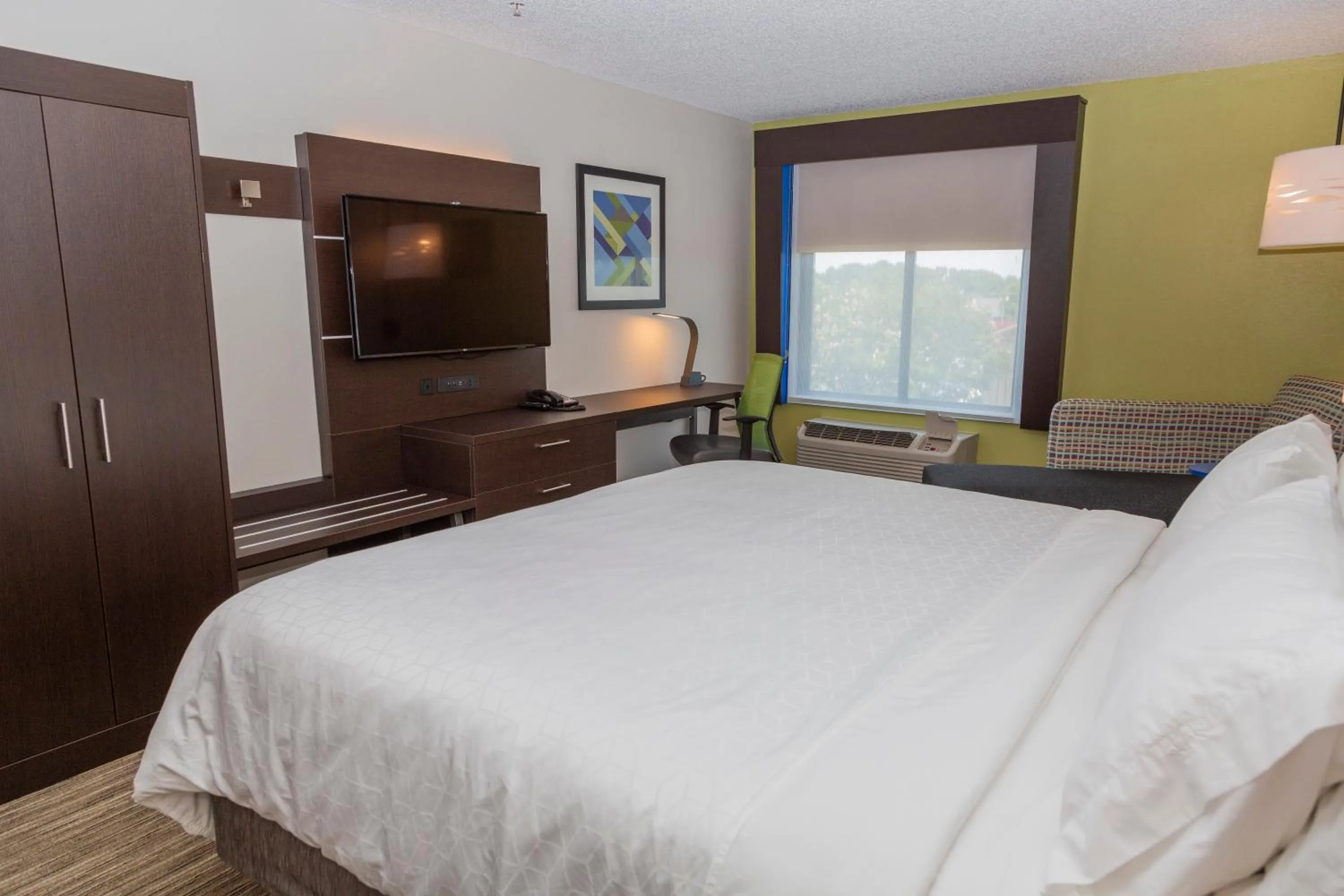 Photo of the whole room, Bed in Holiday Inn Express Clayton Southeast Raleigh by IHG