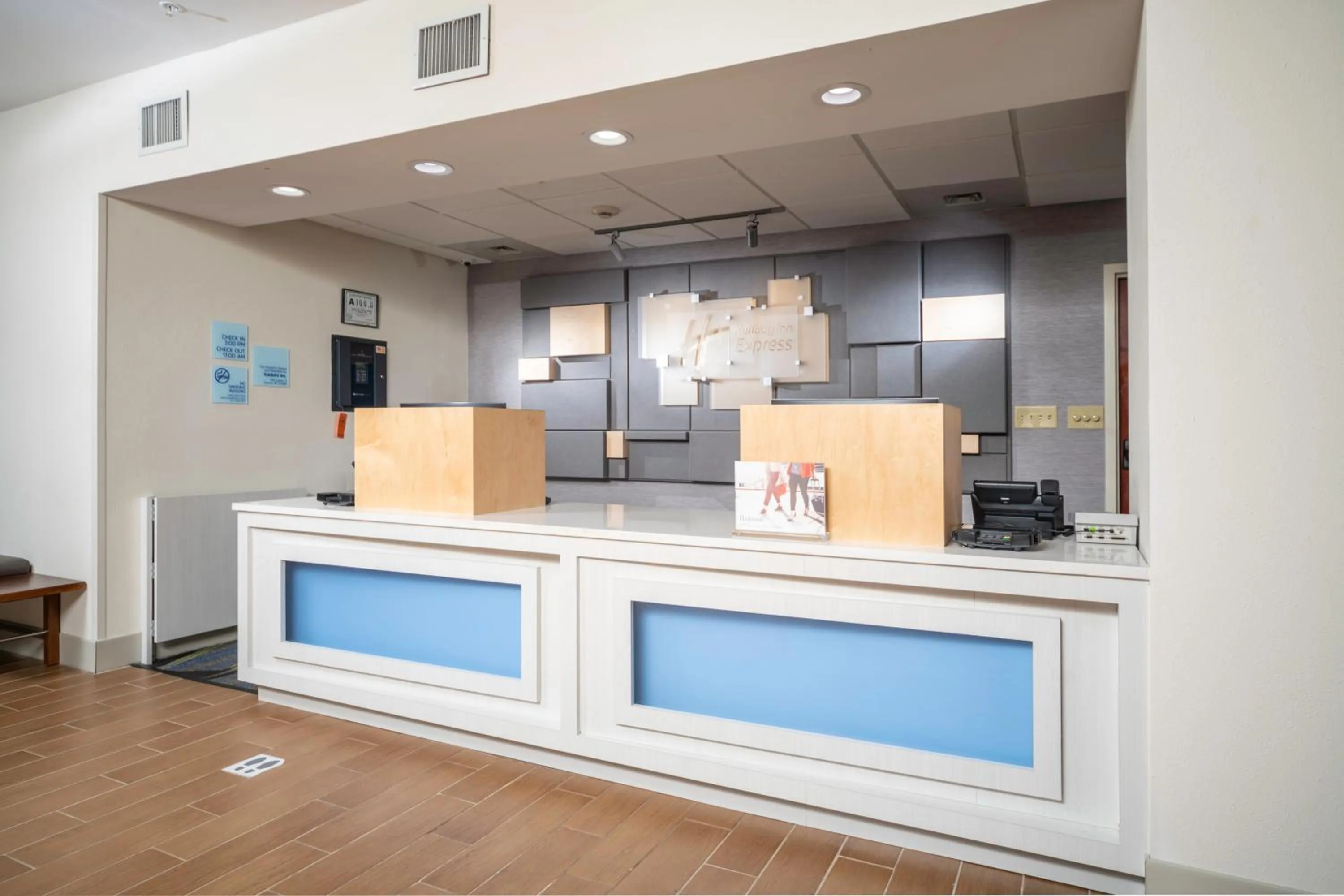 Lobby or reception in Holiday Inn Express Clayton Southeast Raleigh by IHG