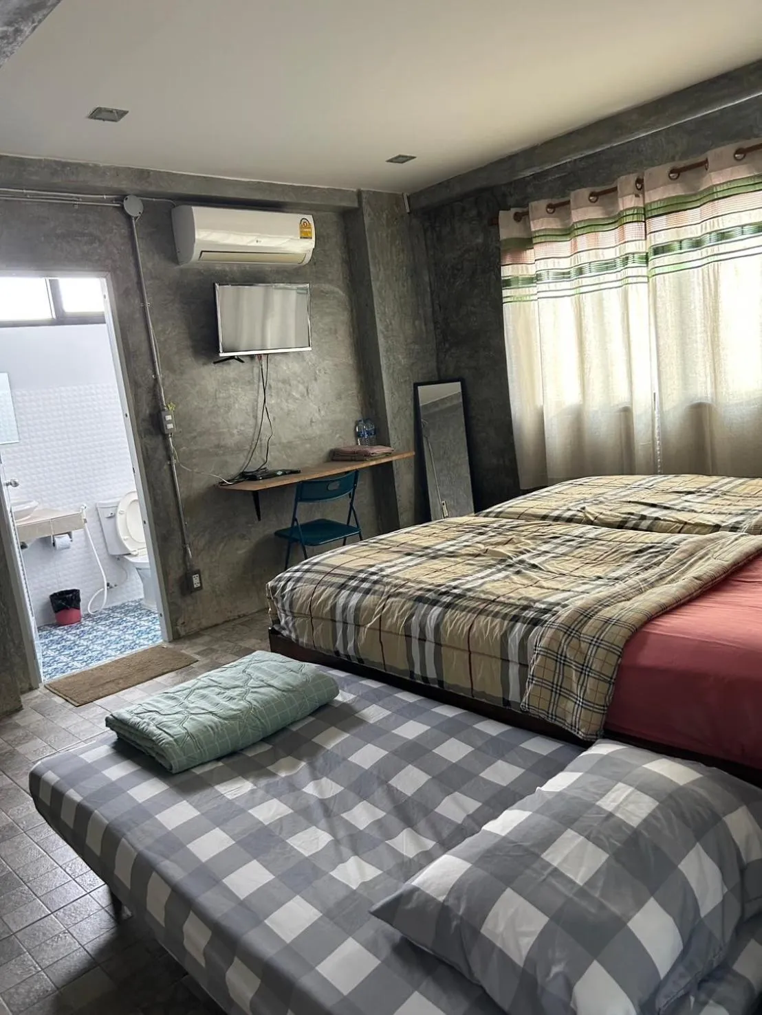 Property building, Bed in Chiangmai HomeTeL