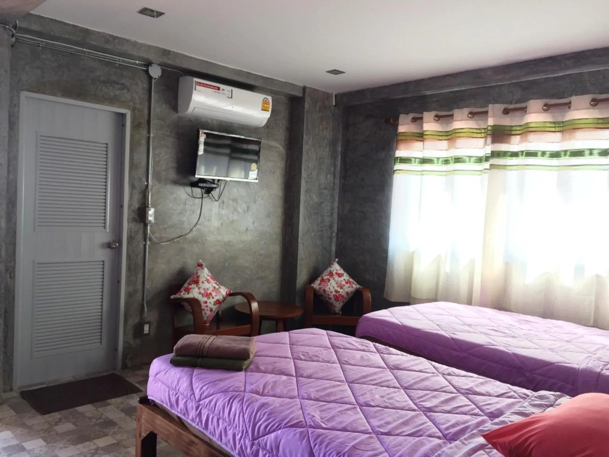 Property building, Bed in Chiangmai HomeTeL
