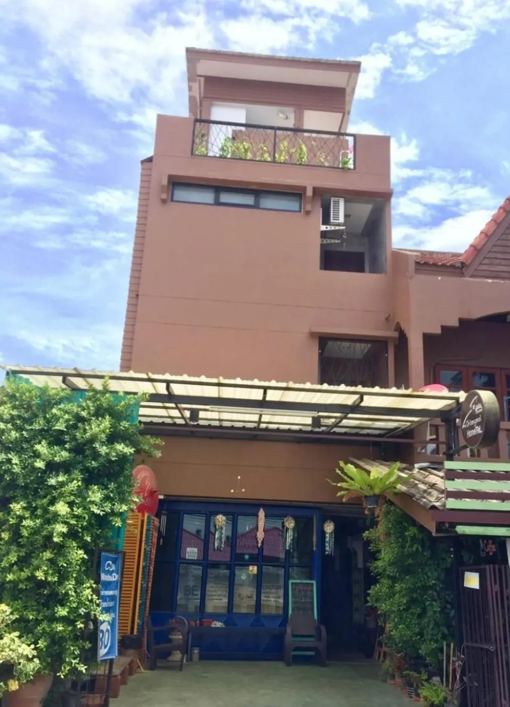 Property building in Chiangmai HomeTeL