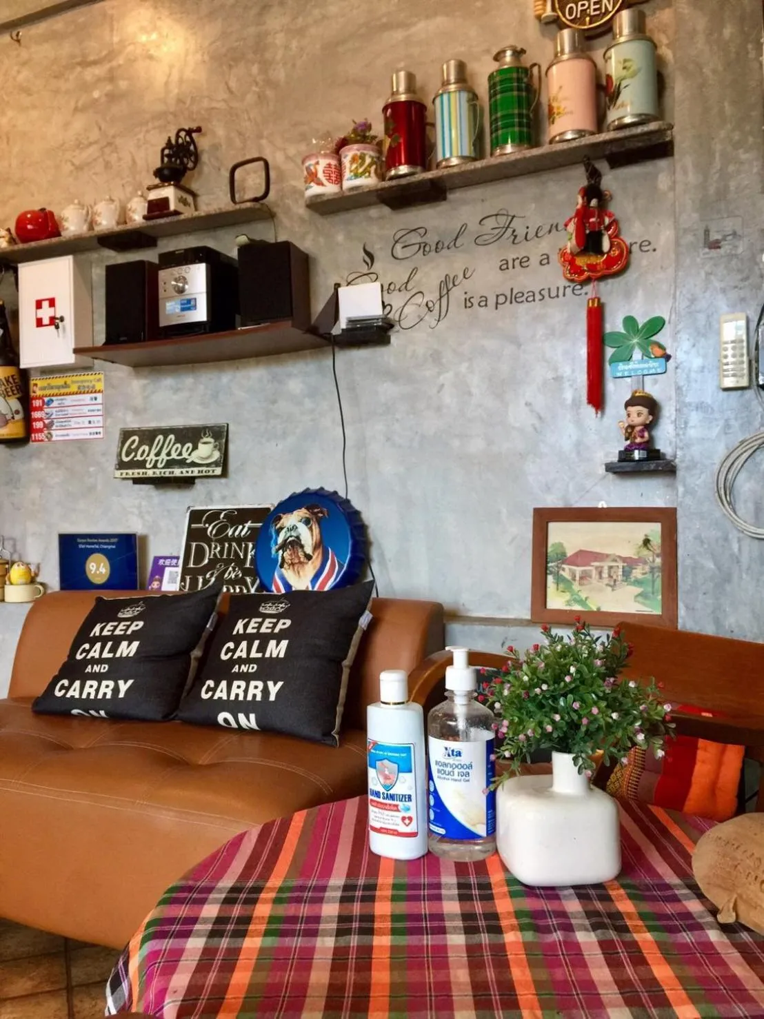 Restaurant/places to eat in Chiangmai HomeTeL