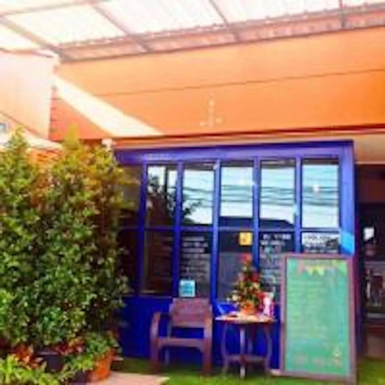 Restaurant/places to eat in Chiangmai HomeTeL