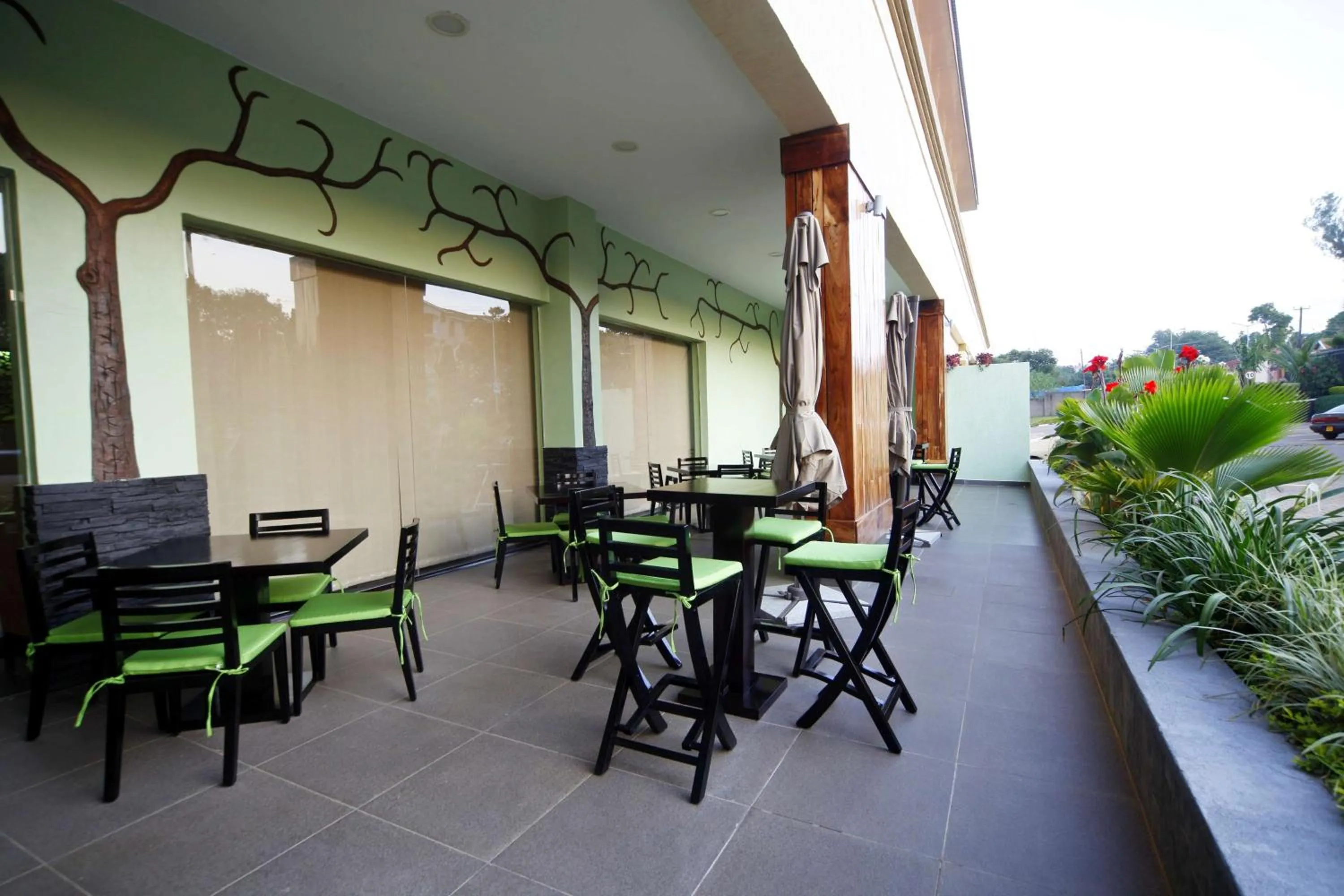 Restaurant/places to eat in Best Western Premier Garden Hotel Entebbe