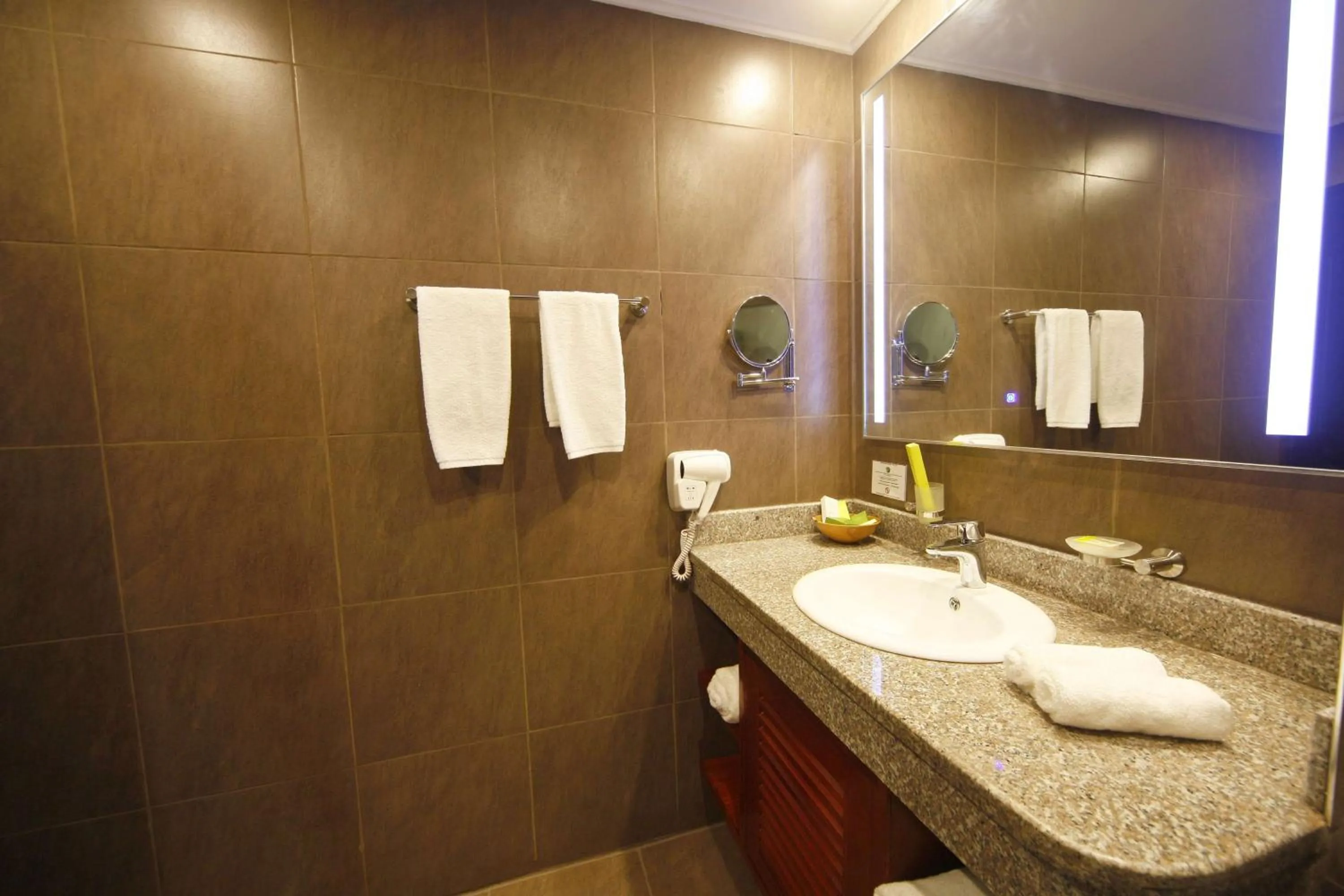 Photo of the whole room in Best Western Premier Garden Hotel Entebbe