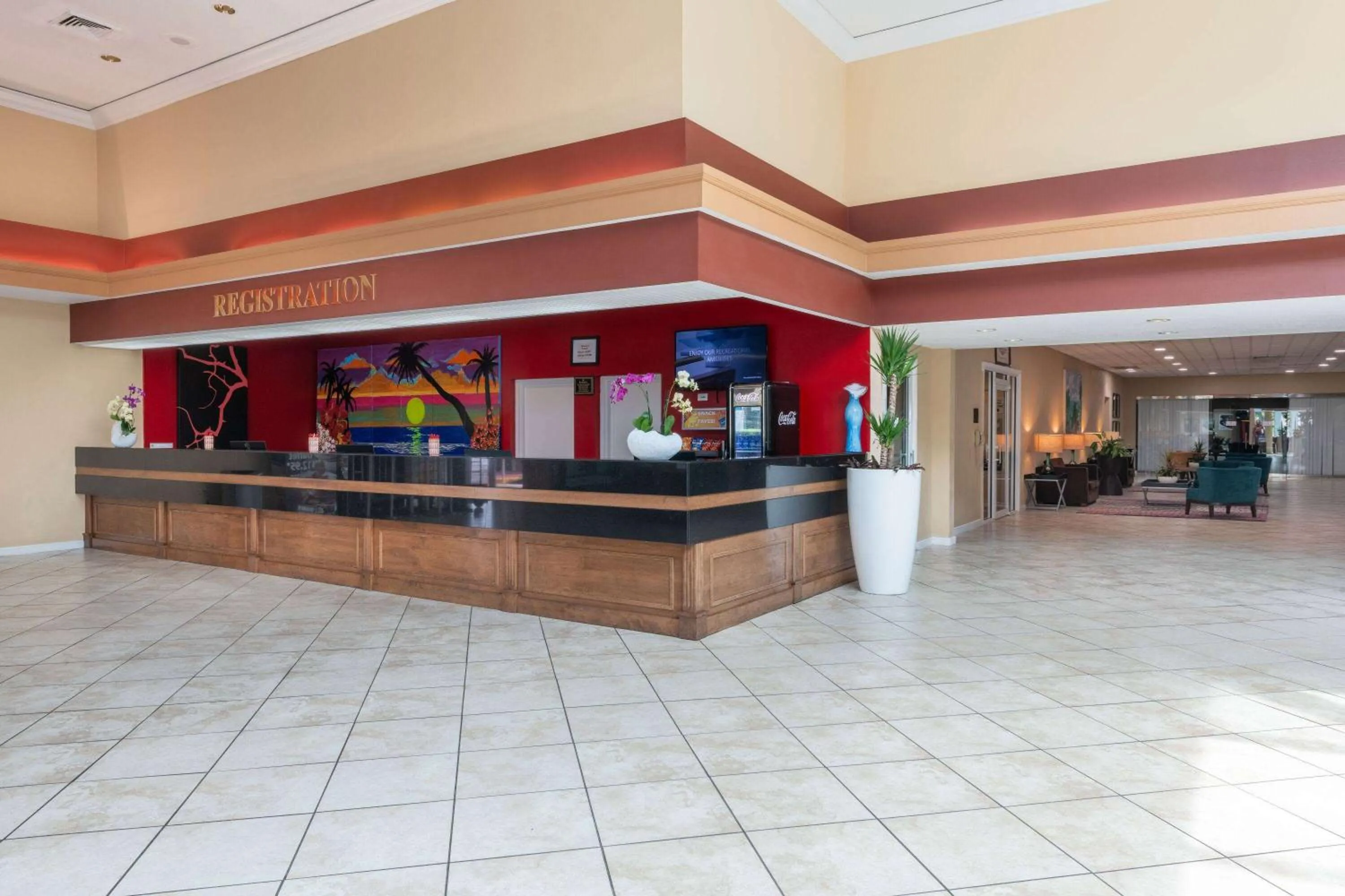 Lobby or reception in Ramada by Wyndham Kissimmee Gateway - Free Theme Park Shuttle