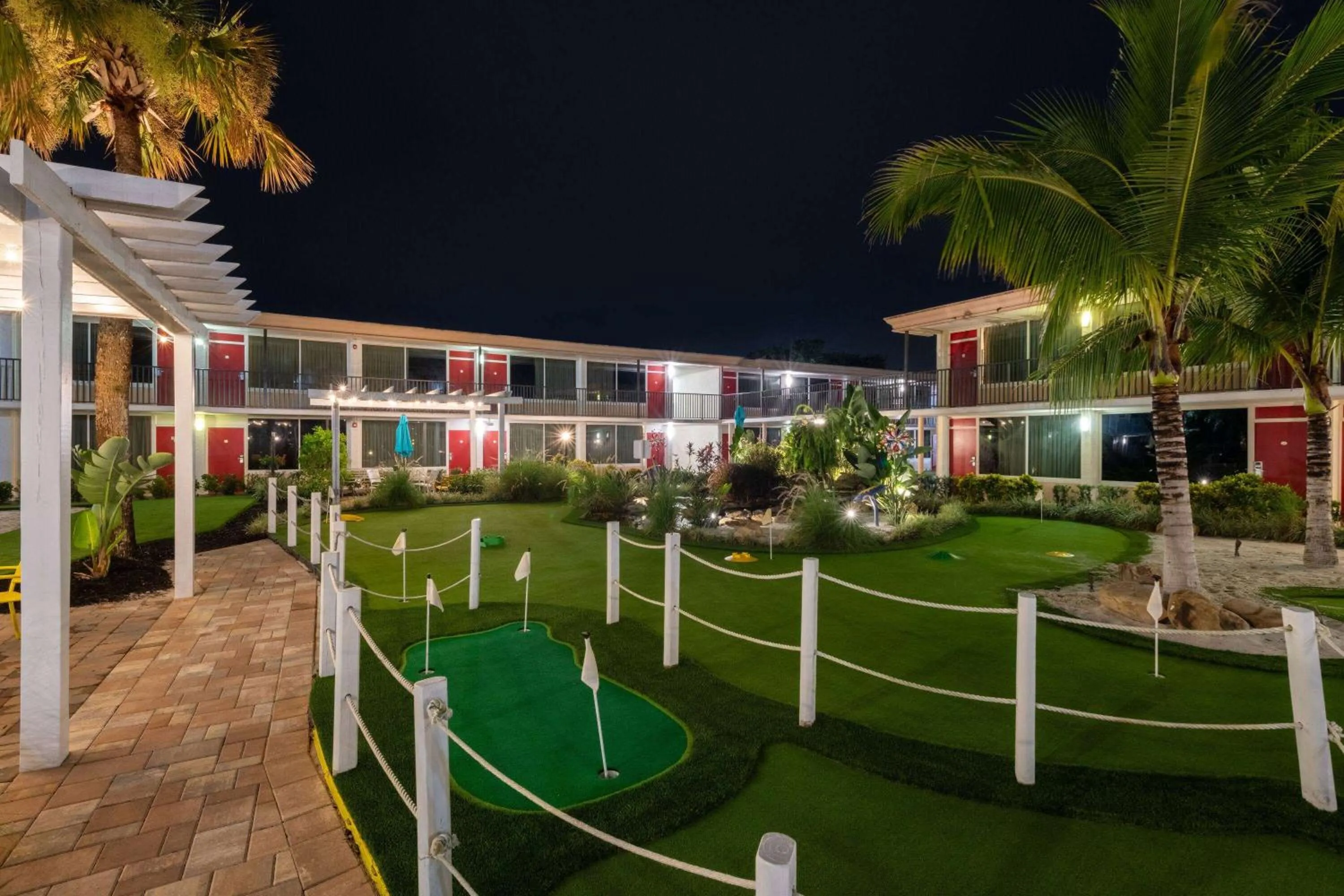 Minigolf in Ramada by Wyndham Kissimmee Gateway - Free Theme Park Shuttle