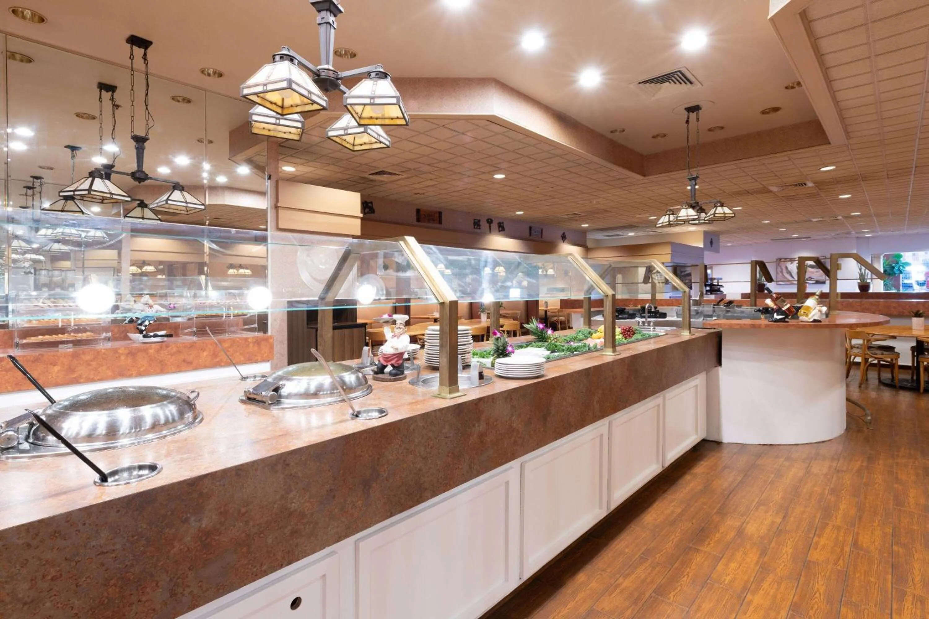 Breakfast in Ramada by Wyndham Kissimmee Gateway - Free Theme Park Shuttle