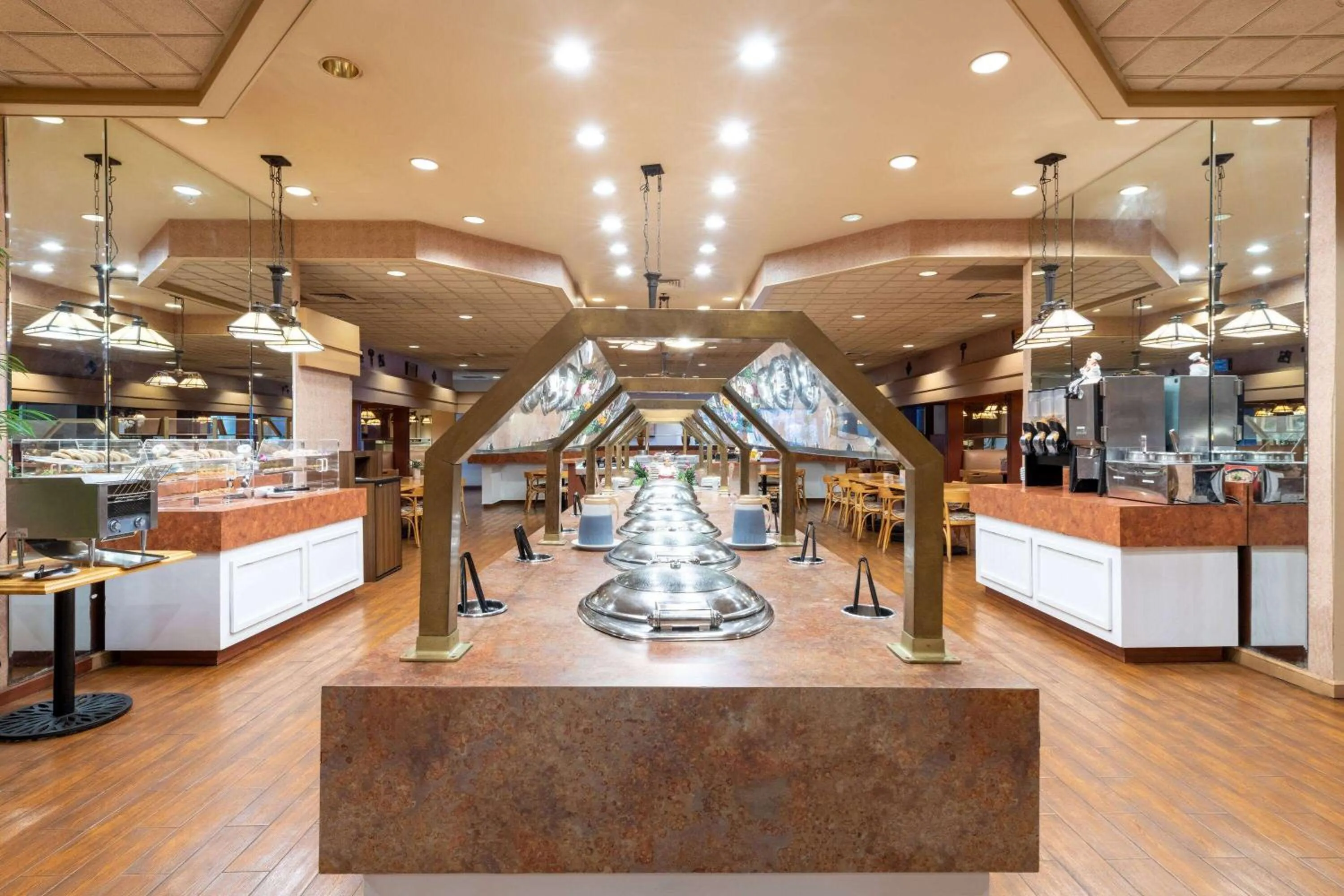 Breakfast in Ramada by Wyndham Kissimmee Gateway - Free Theme Park Shuttle