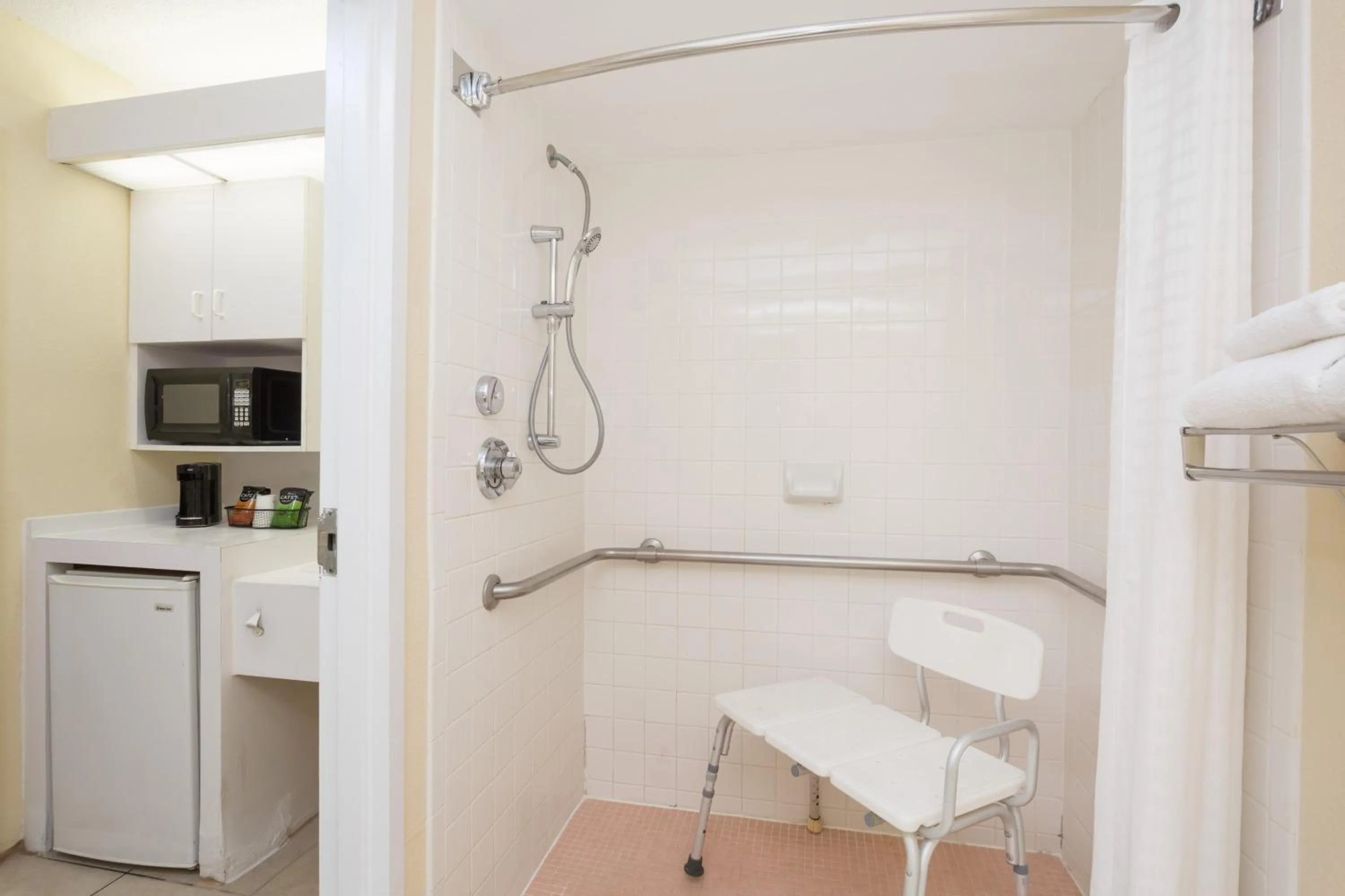 Bathroom in Ramada by Wyndham Kissimmee Gateway - Free Theme Park Shuttle